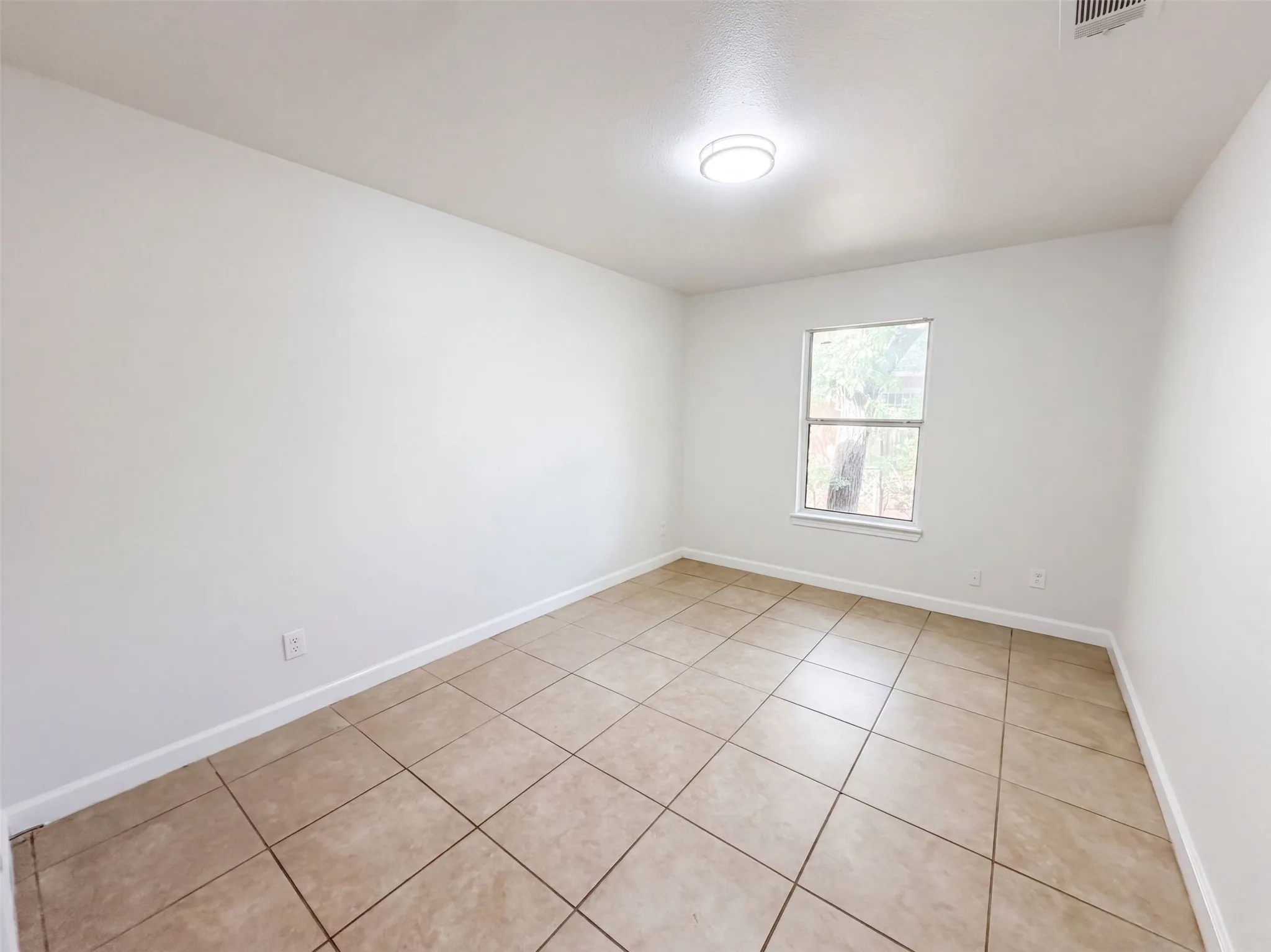 Single Family Residence For Sale in Dallas County , 1322 E Waco Avenue, Dallas, Texas 75216, 4 Bedroom, 2 Bathroom, Garage spaces, 1,494 Sqft, built in 2003, mls#21404427, Real Estate Agent in Dallas, Homes For Sale in Dallas county, Homes For Sale in Dallas, Realtor in Dallas Texas, Real Estate Brokerage Independent Realty Texas, Luminita Cordes Realtor