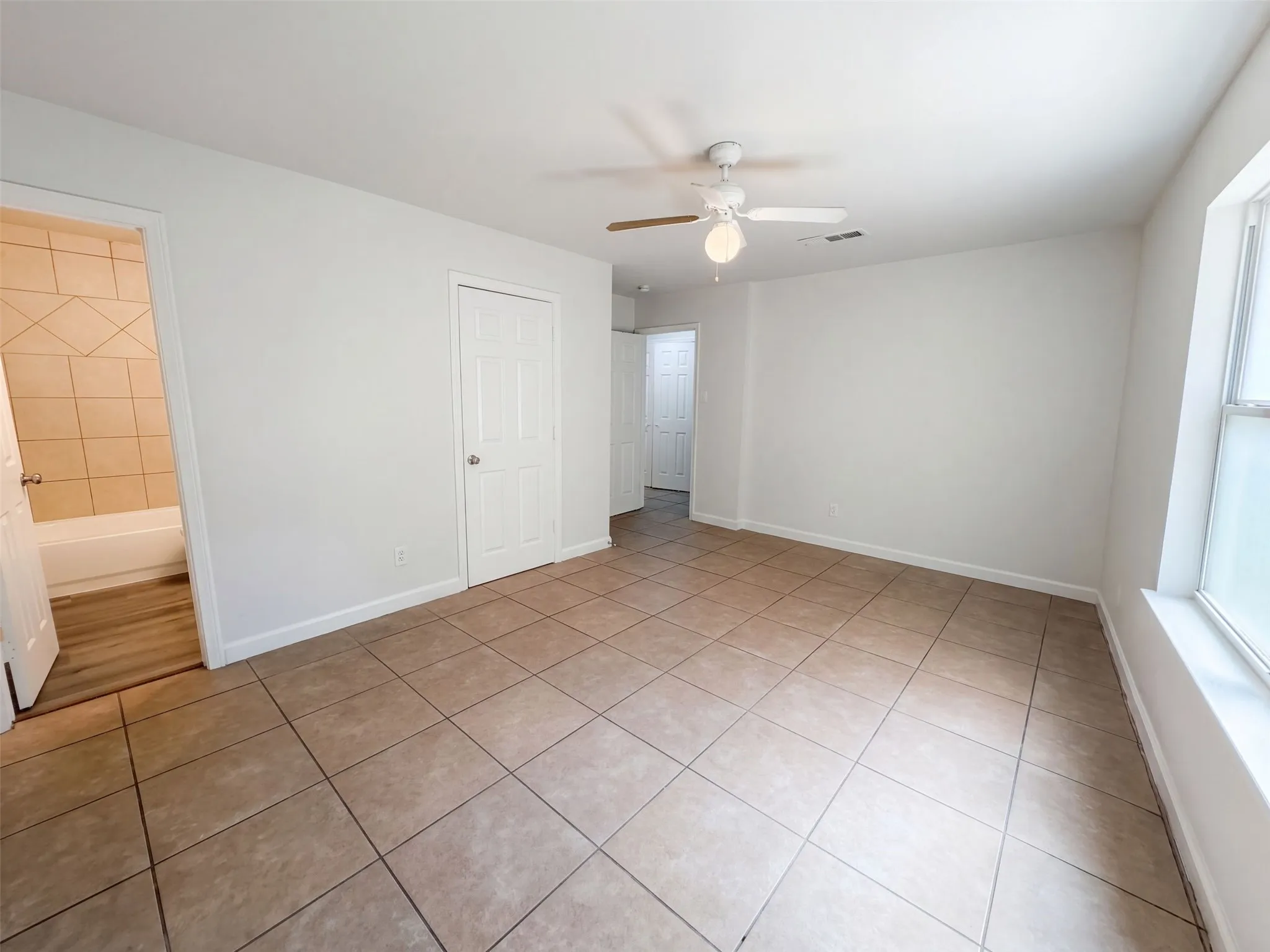 Single Family Residence For Sale in Dallas County , 1322 E Waco Avenue, Dallas, Texas 75216, 4 Bedroom, 2 Bathroom, Garage spaces, 1,494 Sqft, built in 2003, mls#21404427, Real Estate Agent in Dallas, Homes For Sale in Dallas county, Homes For Sale in Dallas, Realtor in Dallas Texas, Real Estate Brokerage Independent Realty Texas, Luminita Cordes Realtor