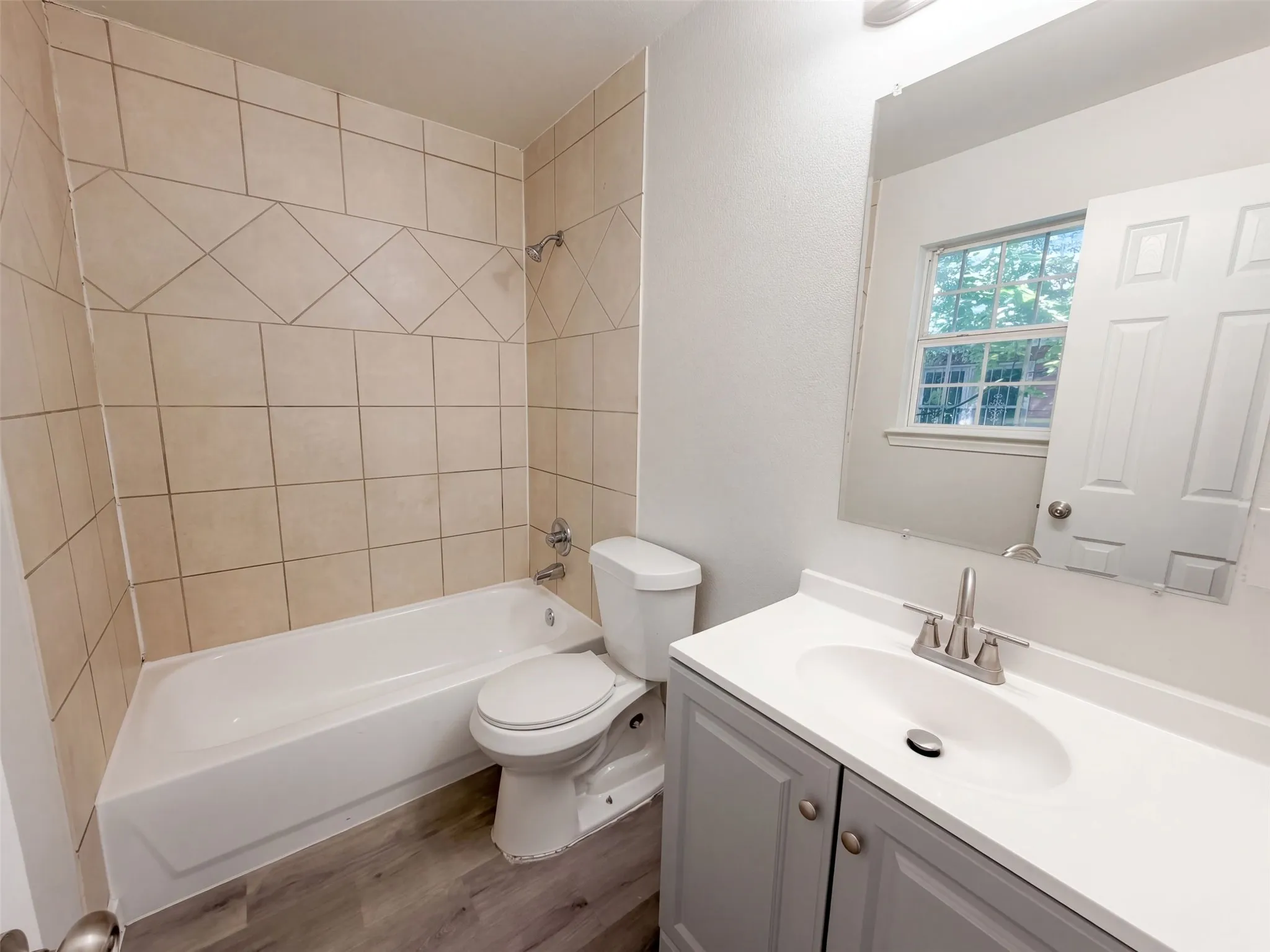 Single Family Residence For Sale in Dallas County , 1322 E Waco Avenue, Dallas, Texas 75216, 4 Bedroom, 2 Bathroom, Garage spaces, 1,494 Sqft, built in 2003, mls#21404427, Real Estate Agent in Dallas, Homes For Sale in Dallas county, Homes For Sale in Dallas, Realtor in Dallas Texas, Real Estate Brokerage Independent Realty Texas, Luminita Cordes Realtor