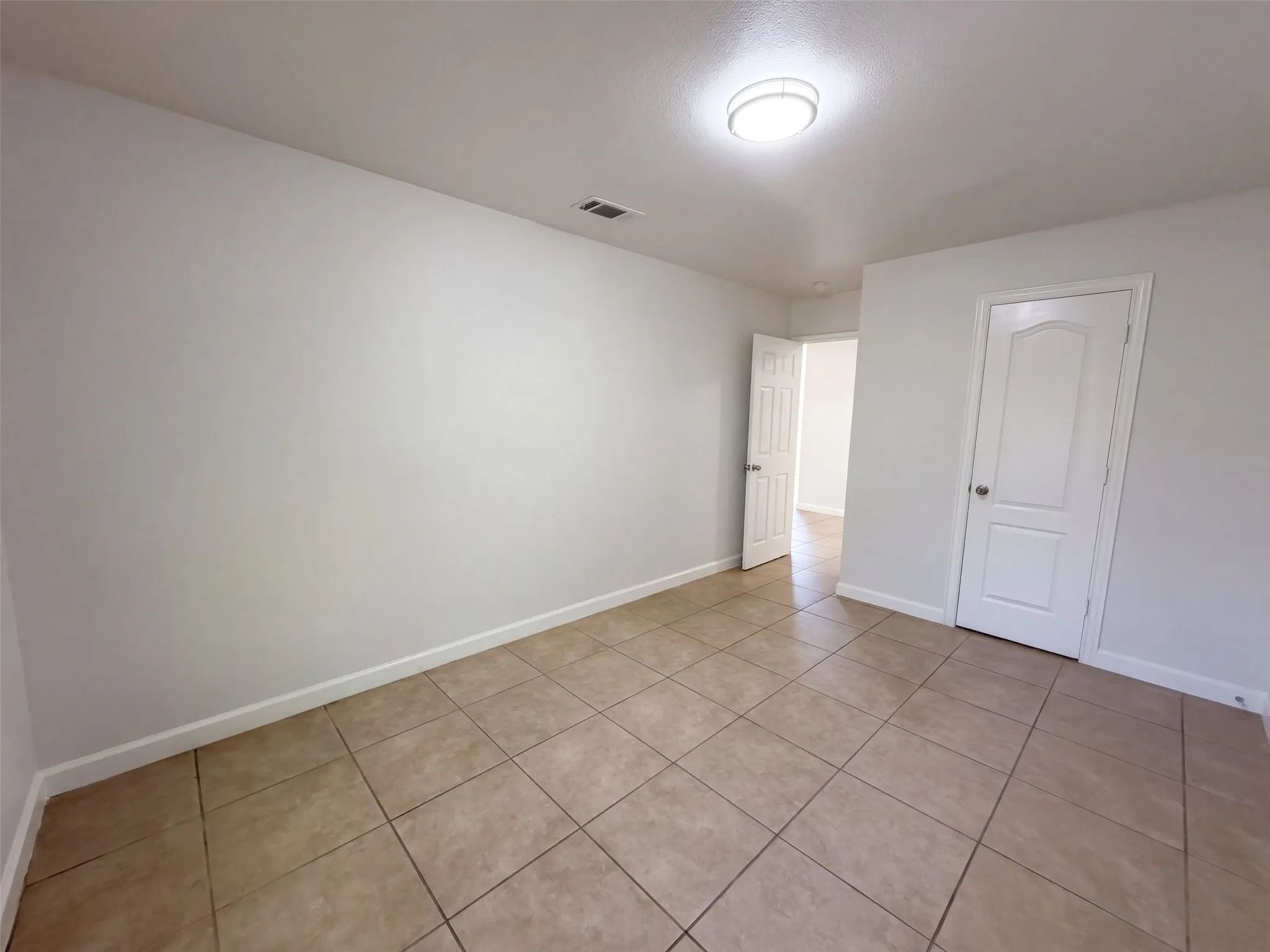 Single Family Residence For Sale in Dallas County , 1322 E Waco Avenue, Dallas, Texas 75216, 4 Bedroom, 2 Bathroom, Garage spaces, 1,494 Sqft, built in 2003, mls#21404427, Real Estate Agent in Dallas, Homes For Sale in Dallas county, Homes For Sale in Dallas, Realtor in Dallas Texas, Real Estate Brokerage Independent Realty Texas, Luminita Cordes Realtor