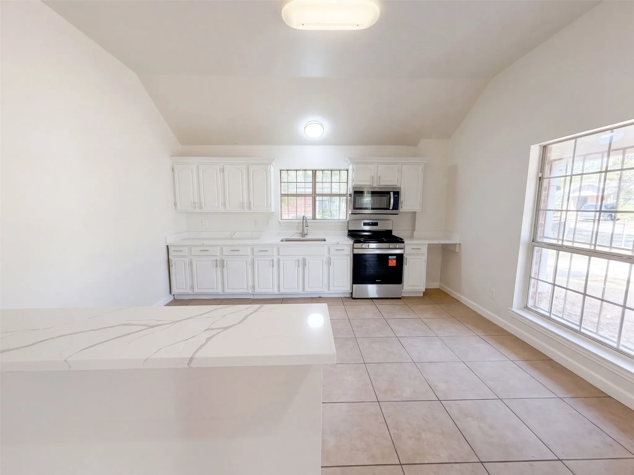 Single Family Residence For Sale in Dallas County , 1322 E Waco Avenue, Dallas, Texas 75216, 4 Bedroom, 2 Bathroom, Garage spaces, 1,494 Sqft, built in 2003, mls#21404427, Real Estate Agent in Dallas, Homes For Sale in Dallas county, Homes For Sale in Dallas, Realtor in Dallas Texas, Real Estate Brokerage Independent Realty Texas, Luminita Cordes Realtor
