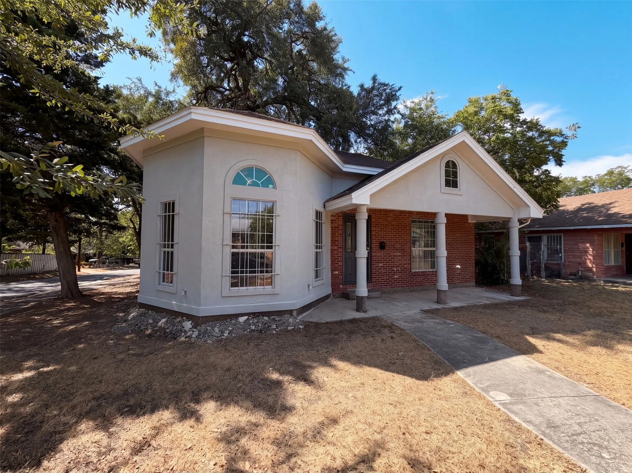 Single Family Residence For Sale in Dallas County , 1322 E Waco Avenue, Dallas, Texas 75216, 4 Bedroom, 2 Bathroom, Garage spaces, 1,494 Sqft, built in 2003, mls#21404427, Real Estate Agent in Dallas, Homes For Sale in Dallas county, Homes For Sale in Dallas, Realtor in Dallas Texas, Real Estate Brokerage Independent Realty Texas, Luminita Cordes Realtor