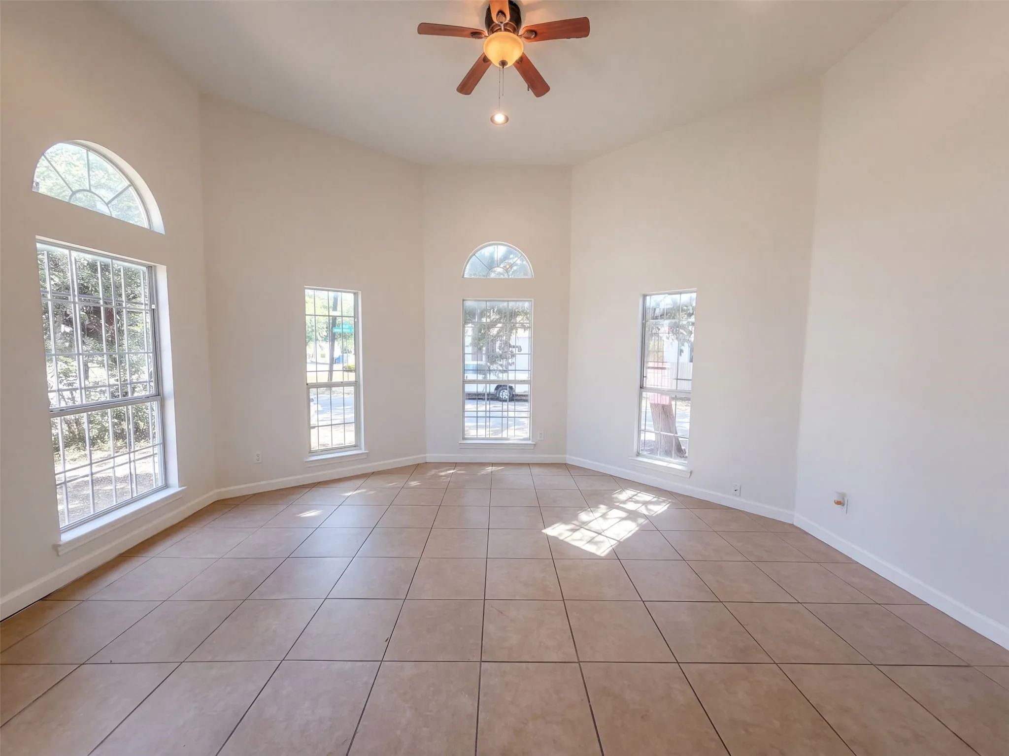 Single Family Residence For Sale in Dallas County , 1322 E Waco Avenue, Dallas, Texas 75216, 4 Bedroom, 2 Bathroom, Garage spaces, 1,494 Sqft, built in 2003, mls#21404427, Real Estate Agent in Dallas, Homes For Sale in Dallas county, Homes For Sale in Dallas, Realtor in Dallas Texas, Real Estate Brokerage Independent Realty Texas, Luminita Cordes Realtor