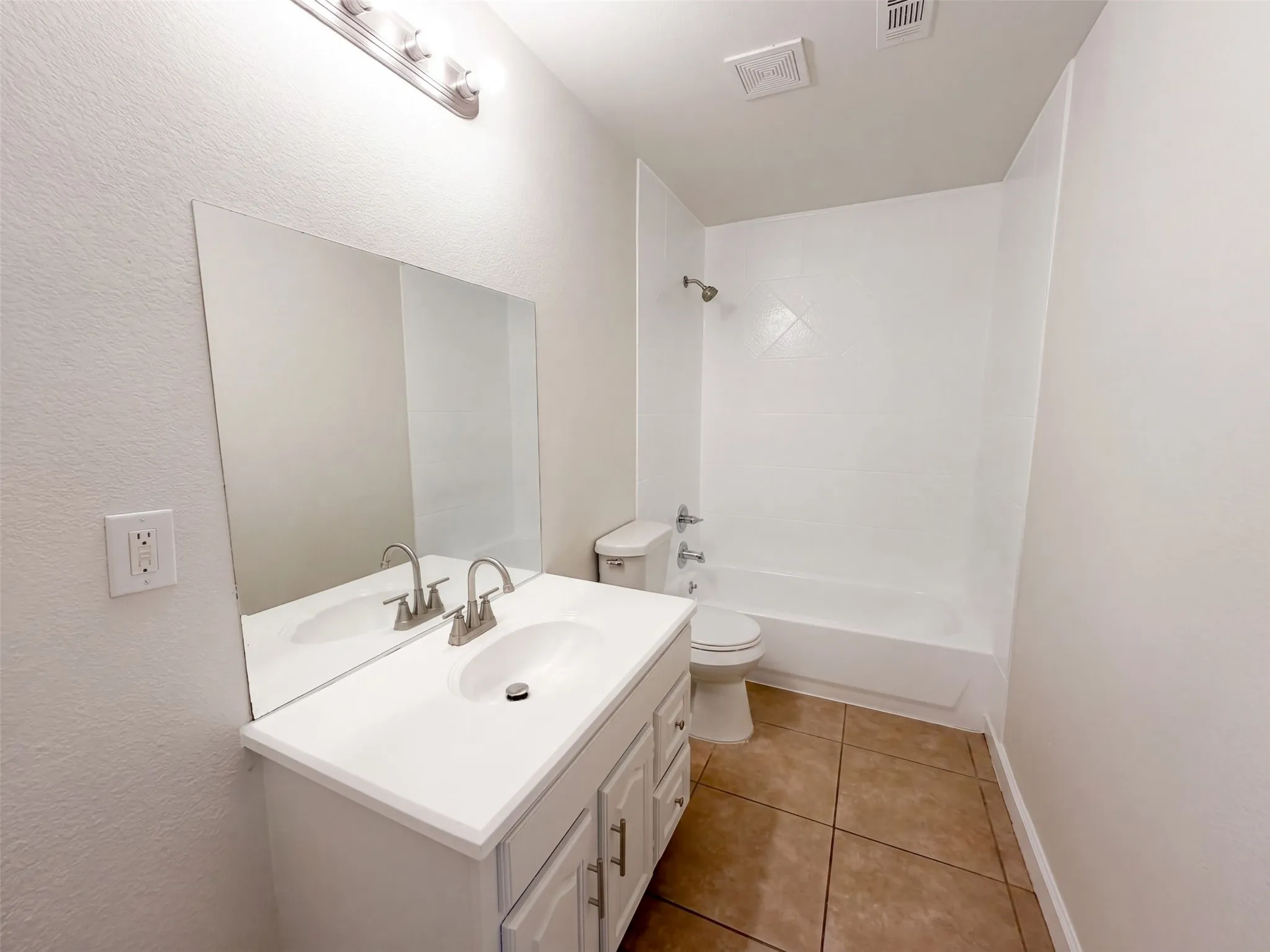 Single Family Residence For Sale in Dallas County , 1322 E Waco Avenue, Dallas, Texas 75216, 4 Bedroom, 2 Bathroom, Garage spaces, 1,494 Sqft, built in 2003, mls#21404427, Real Estate Agent in Dallas, Homes For Sale in Dallas county, Homes For Sale in Dallas, Realtor in Dallas Texas, Real Estate Brokerage Independent Realty Texas, Luminita Cordes Realtor