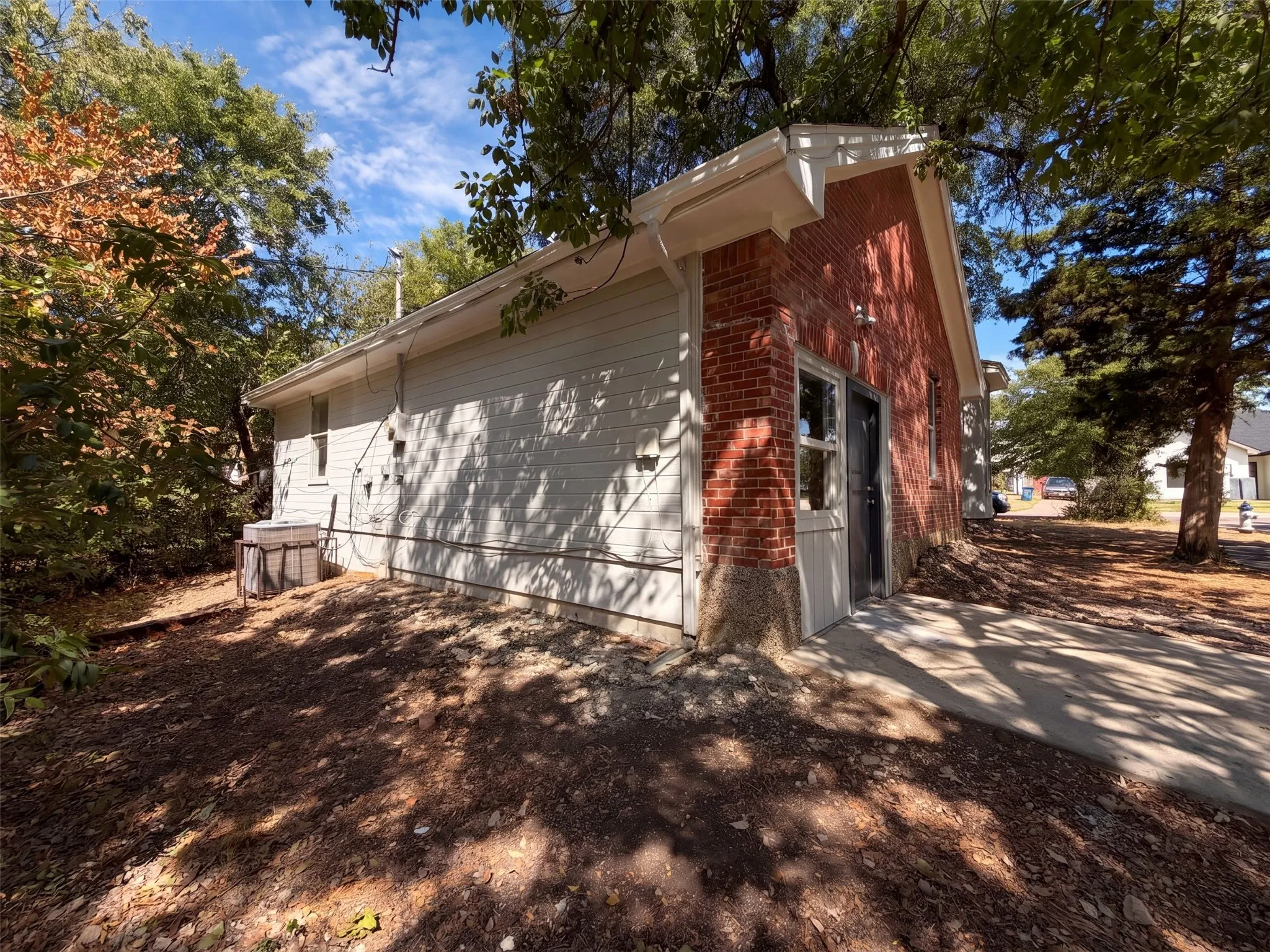 Single Family Residence For Sale in Dallas County , 1322 E Waco Avenue, Dallas, Texas 75216, 4 Bedroom, 2 Bathroom, Garage spaces, 1,494 Sqft, built in 2003, mls#21404427, Real Estate Agent in Dallas, Homes For Sale in Dallas county, Homes For Sale in Dallas, Realtor in Dallas Texas, Real Estate Brokerage Independent Realty Texas, Luminita Cordes Realtor