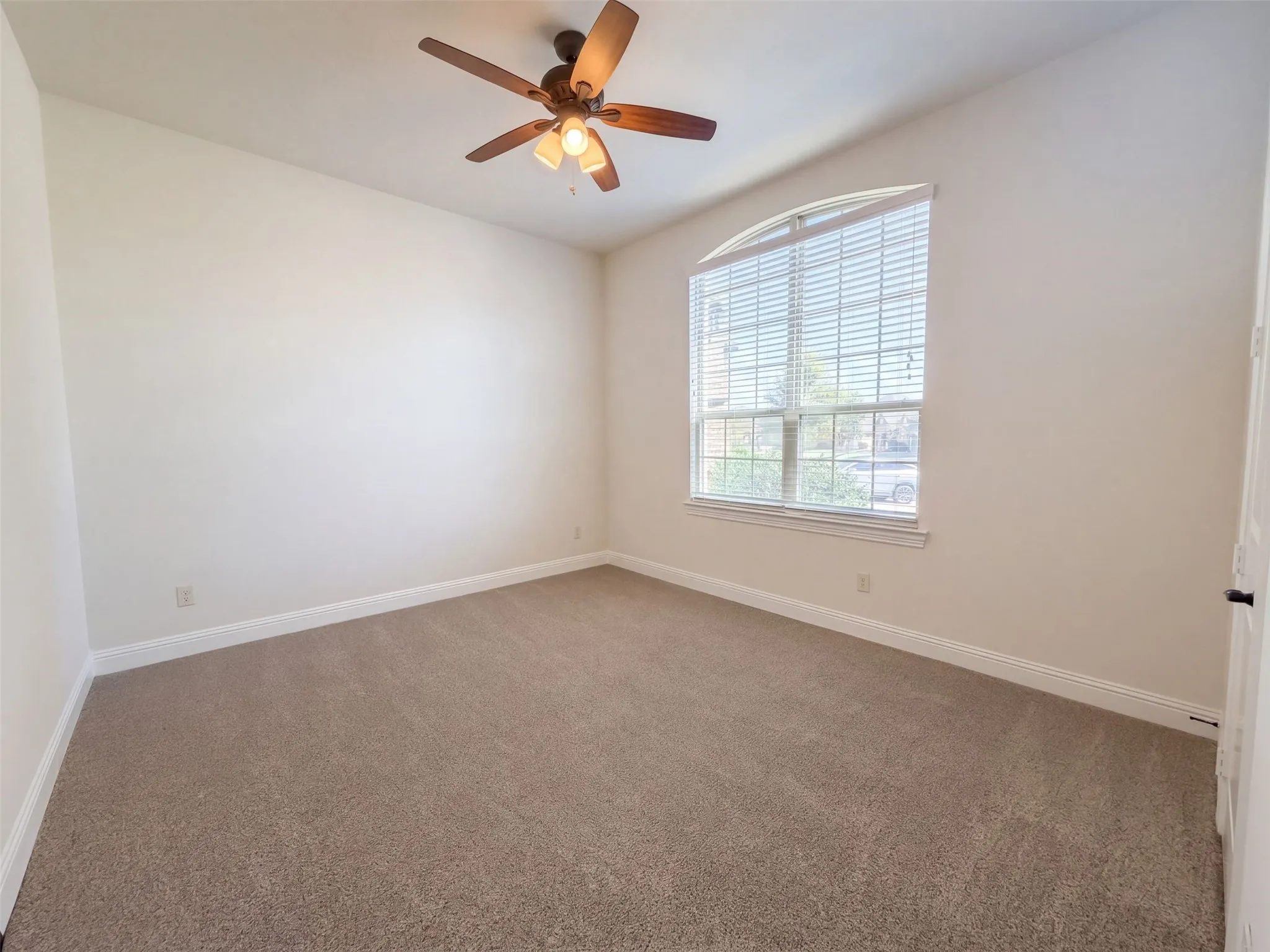 Single Family Residence For Sale in Collin County , 10832 Frost Place, Mc Kinney, Texas 75071, 4 Bedroom, 3 Bathroom, 2 Garage spaces, 3,429 Sqft, built in 2016, mls#21404428, Real Estate Agent in Mc Kinney, Homes For Sale in Collin county, Homes For Sale in Mc Kinney, Realtor in Mc Kinney Texas, Real Estate Brokerage Independent Realty Texas, Luminita Cordes Realtor