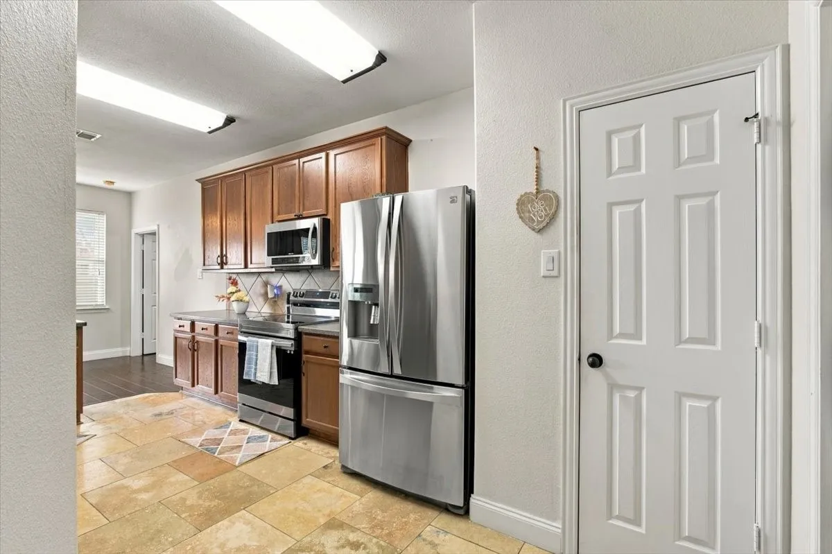 Single Family Residence For Sale in Denton County , 632 Montgomery Drive, Lake Dallas, Texas 75065, 3 Bedroom, 2 Bathroom, 2 Garage spaces, 1,716 Sqft, built in 2007, mls#21403186, Real Estate Agent in Lake Dallas, Homes For Sale in Denton county, Homes For Sale in Lake Dallas, Realtor in Lake Dallas Texas, Real Estate Brokerage Independent Realty Texas, Luminita Cordes Realtor