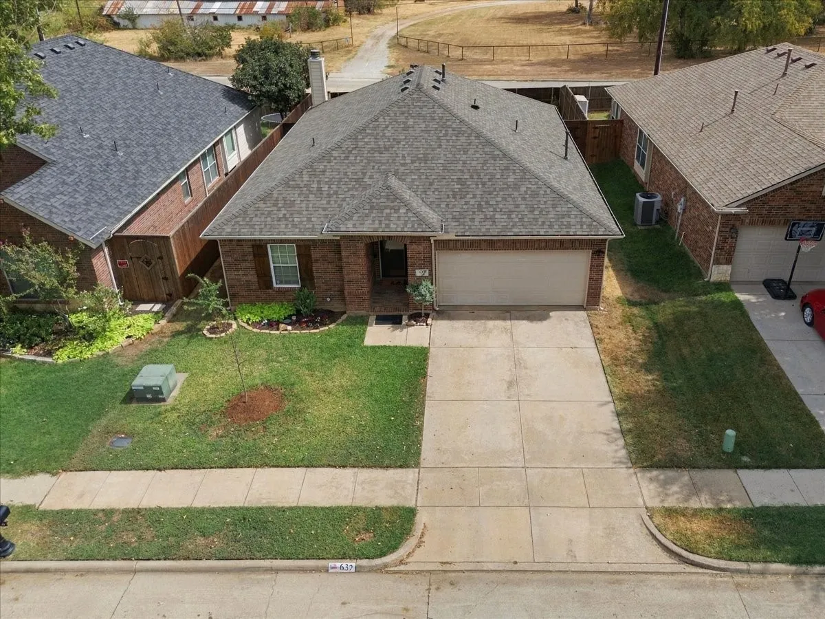Single Family Residence For Sale in Denton County , 632 Montgomery Drive, Lake Dallas, Texas 75065, 3 Bedroom, 2 Bathroom, 2 Garage spaces, 1,716 Sqft, built in 2007, mls#21403186, Real Estate Agent in Lake Dallas, Homes For Sale in Denton county, Homes For Sale in Lake Dallas, Realtor in Lake Dallas Texas, Real Estate Brokerage Independent Realty Texas, Luminita Cordes Realtor