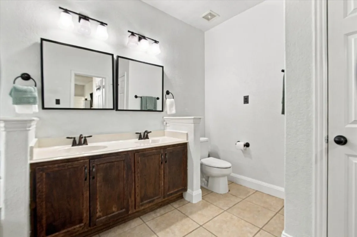 Single Family Residence For Sale in Denton County , 632 Montgomery Drive, Lake Dallas, Texas 75065, 3 Bedroom, 2 Bathroom, 2 Garage spaces, 1,716 Sqft, built in 2007, mls#21403186, Real Estate Agent in Lake Dallas, Homes For Sale in Denton county, Homes For Sale in Lake Dallas, Realtor in Lake Dallas Texas, Real Estate Brokerage Independent Realty Texas, Luminita Cordes Realtor