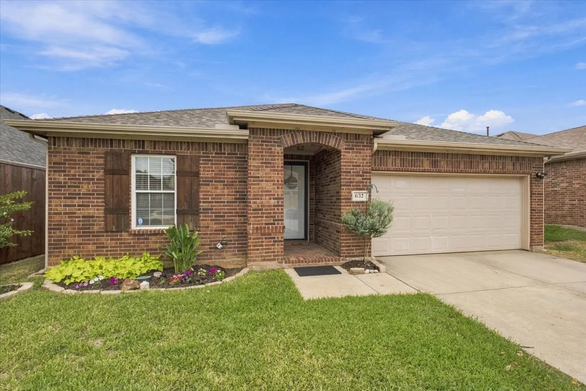 Single Family Residence For Sale in Denton County , 632 Montgomery Drive, Lake Dallas, Texas 75065, 3 Bedroom, 2 Bathroom, 2 Garage spaces, 1,716 Sqft, built in 2007, mls#21403186, Real Estate Agent in Lake Dallas, Homes For Sale in Denton county, Homes For Sale in Lake Dallas, Realtor in Lake Dallas Texas, Real Estate Brokerage Independent Realty Texas, Luminita Cordes Realtor