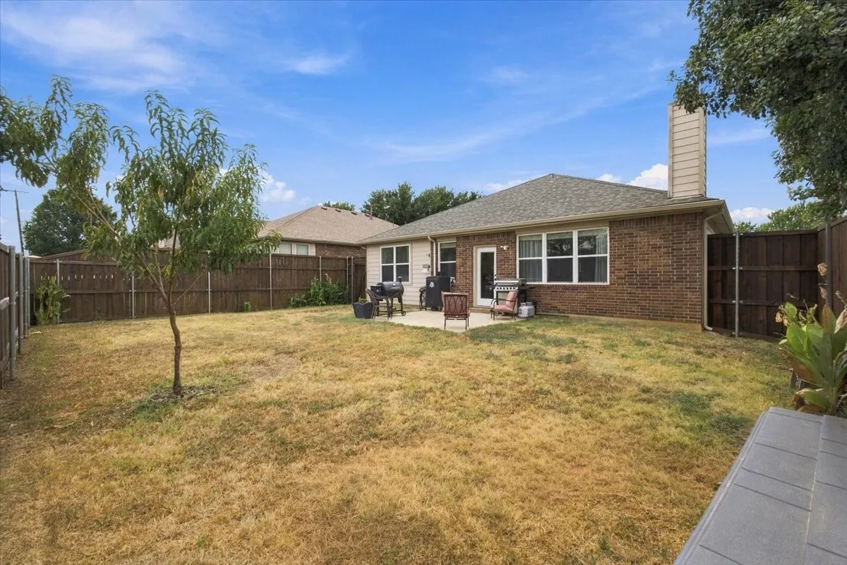 Single Family Residence For Sale in Denton County , 632 Montgomery Drive, Lake Dallas, Texas 75065, 3 Bedroom, 2 Bathroom, 2 Garage spaces, 1,716 Sqft, built in 2007, mls#21403186, Real Estate Agent in Lake Dallas, Homes For Sale in Denton county, Homes For Sale in Lake Dallas, Realtor in Lake Dallas Texas, Real Estate Brokerage Independent Realty Texas, Luminita Cordes Realtor