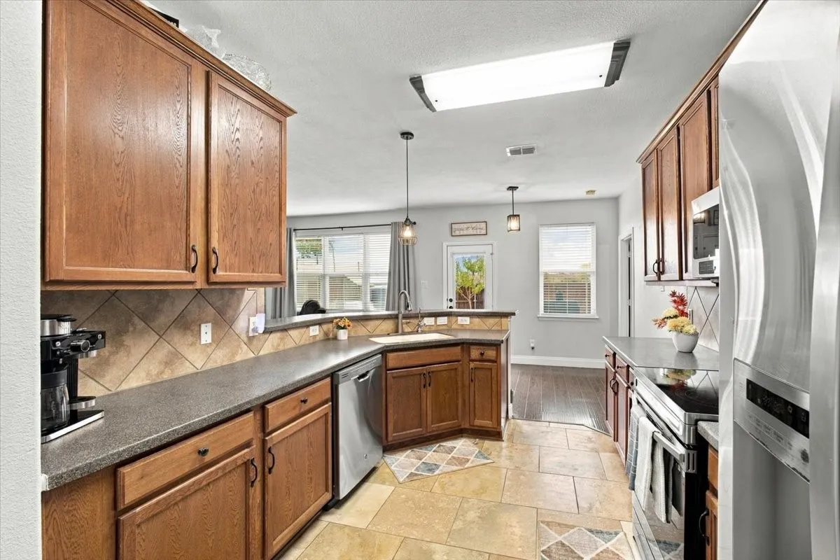 Single Family Residence For Sale in Denton County , 632 Montgomery Drive, Lake Dallas, Texas 75065, 3 Bedroom, 2 Bathroom, 2 Garage spaces, 1,716 Sqft, built in 2007, mls#21403186, Real Estate Agent in Lake Dallas, Homes For Sale in Denton county, Homes For Sale in Lake Dallas, Realtor in Lake Dallas Texas, Real Estate Brokerage Independent Realty Texas, Luminita Cordes Realtor