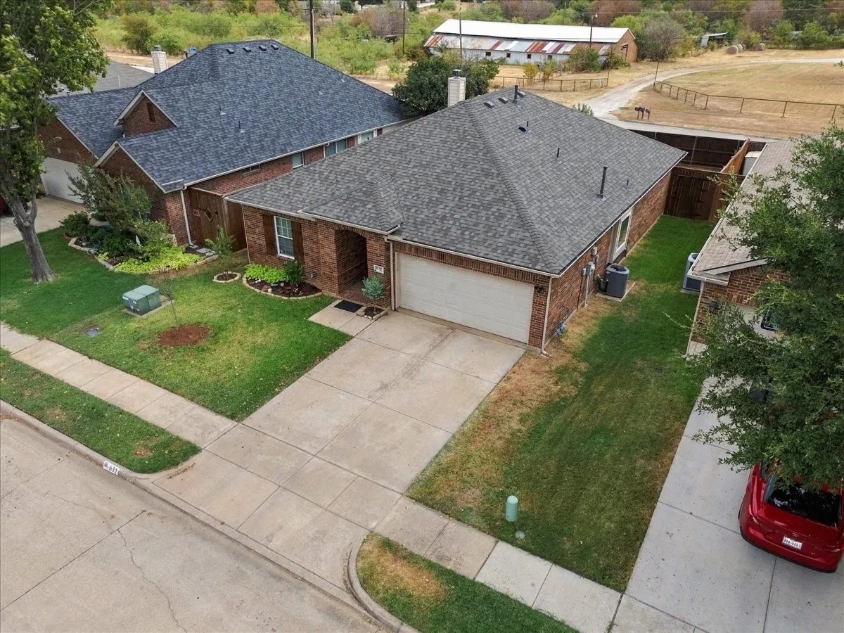 Single Family Residence For Sale in Denton County , 632 Montgomery Drive, Lake Dallas, Texas 75065, 3 Bedroom, 2 Bathroom, 2 Garage spaces, 1,716 Sqft, built in 2007, mls#21403186, Real Estate Agent in Lake Dallas, Homes For Sale in Denton county, Homes For Sale in Lake Dallas, Realtor in Lake Dallas Texas, Real Estate Brokerage Independent Realty Texas, Luminita Cordes Realtor
