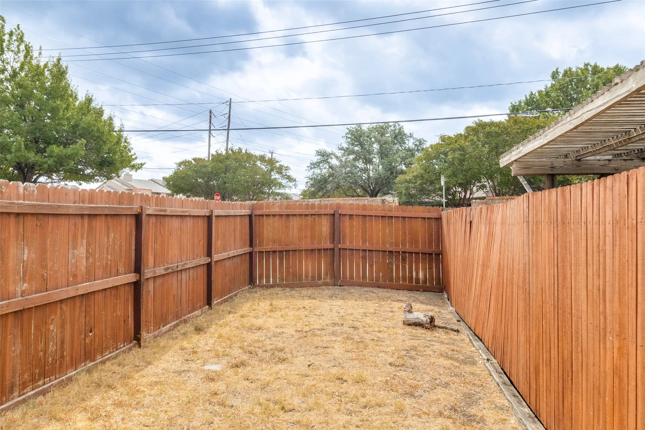 Single Family Residence For Sale in Collin County , 7156 Nicole Place, Dallas, Texas 75252, 3 Bedroom, 3 Bathroom, 2 Garage spaces, 1,809 Sqft, built in 1993, mls#21403776, Real Estate Agent in Dallas, Homes For Sale in Collin county, Homes For Sale in Dallas, Realtor in Dallas Texas, Real Estate Brokerage Independent Realty Texas, Luminita Cordes Realtor