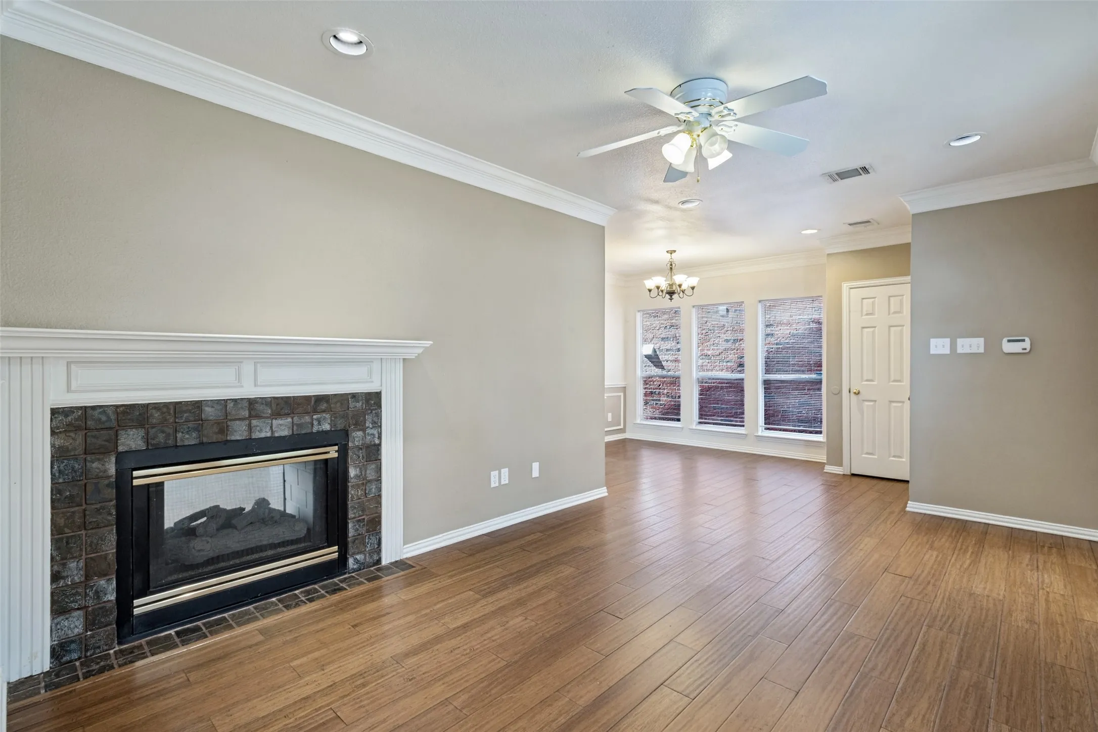 Single Family Residence For Sale in Collin County , 7156 Nicole Place, Dallas, Texas 75252, 3 Bedroom, 3 Bathroom, 2 Garage spaces, 1,809 Sqft, built in 1993, mls#21403776, Real Estate Agent in Dallas, Homes For Sale in Collin county, Homes For Sale in Dallas, Realtor in Dallas Texas, Real Estate Brokerage Independent Realty Texas, Luminita Cordes Realtor