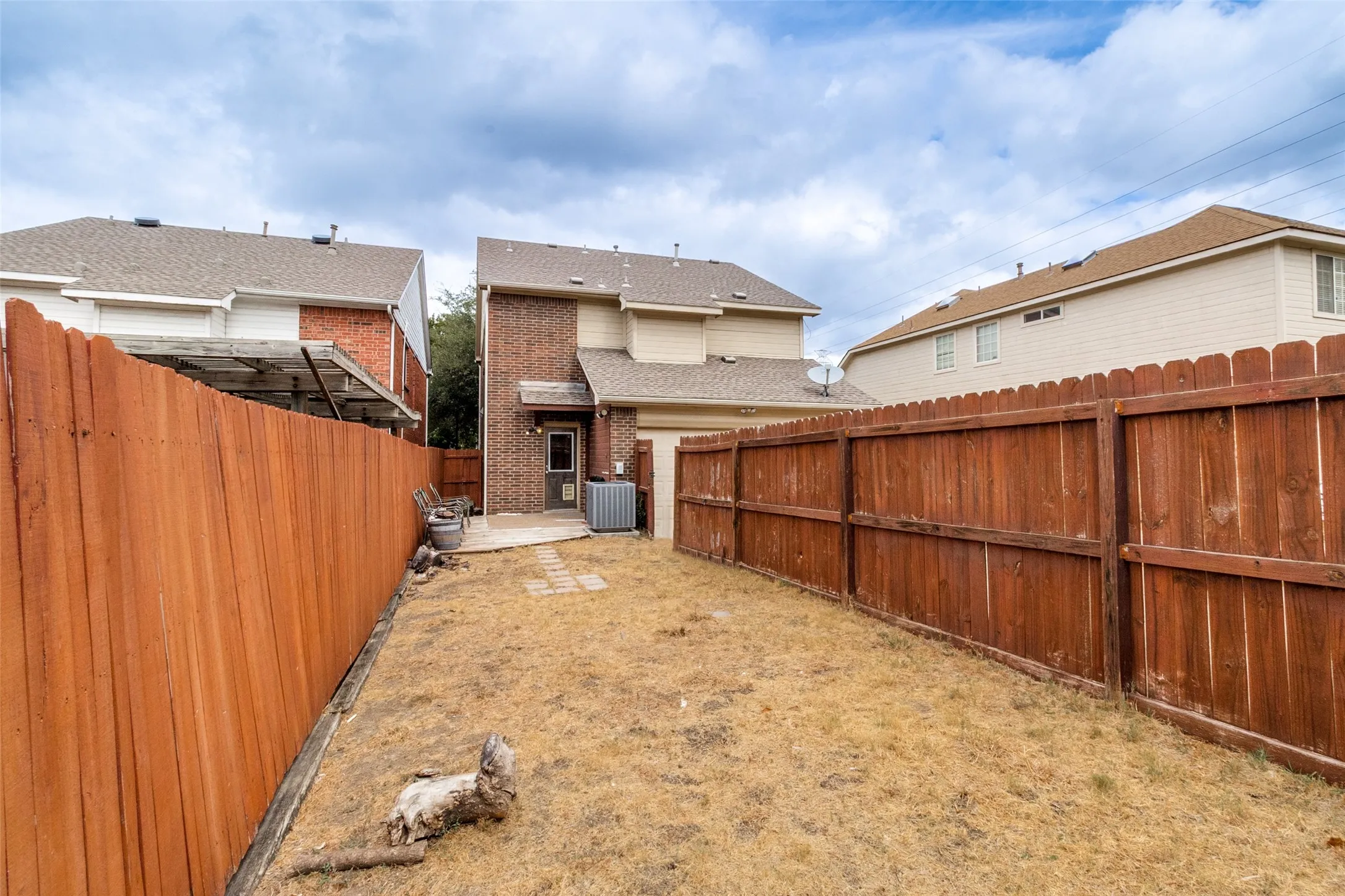 Single Family Residence For Sale in Collin County , 7156 Nicole Place, Dallas, Texas 75252, 3 Bedroom, 3 Bathroom, 2 Garage spaces, 1,809 Sqft, built in 1993, mls#21403776, Real Estate Agent in Dallas, Homes For Sale in Collin county, Homes For Sale in Dallas, Realtor in Dallas Texas, Real Estate Brokerage Independent Realty Texas, Luminita Cordes Realtor