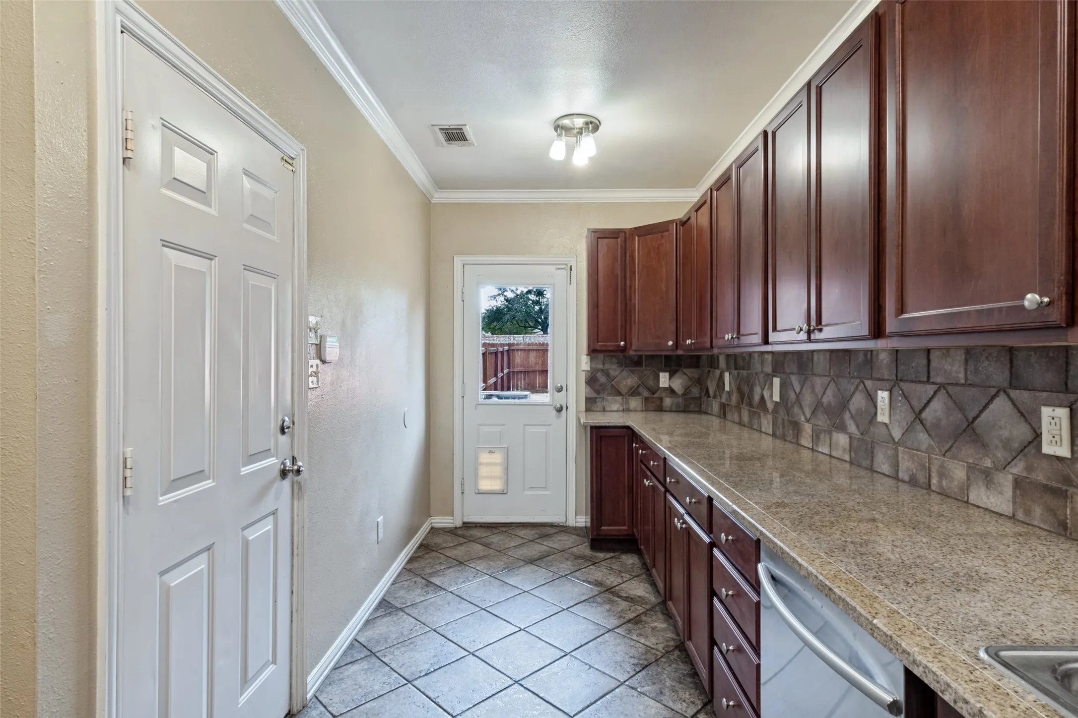 Single Family Residence For Sale in Collin County , 7156 Nicole Place, Dallas, Texas 75252, 3 Bedroom, 3 Bathroom, 2 Garage spaces, 1,809 Sqft, built in 1993, mls#21403776, Real Estate Agent in Dallas, Homes For Sale in Collin county, Homes For Sale in Dallas, Realtor in Dallas Texas, Real Estate Brokerage Independent Realty Texas, Luminita Cordes Realtor