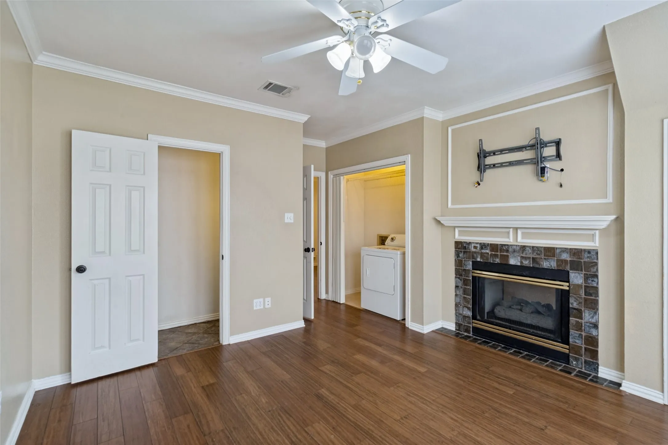 Single Family Residence For Sale in Collin County , 7156 Nicole Place, Dallas, Texas 75252, 3 Bedroom, 3 Bathroom, 2 Garage spaces, 1,809 Sqft, built in 1993, mls#21403776, Real Estate Agent in Dallas, Homes For Sale in Collin county, Homes For Sale in Dallas, Realtor in Dallas Texas, Real Estate Brokerage Independent Realty Texas, Luminita Cordes Realtor