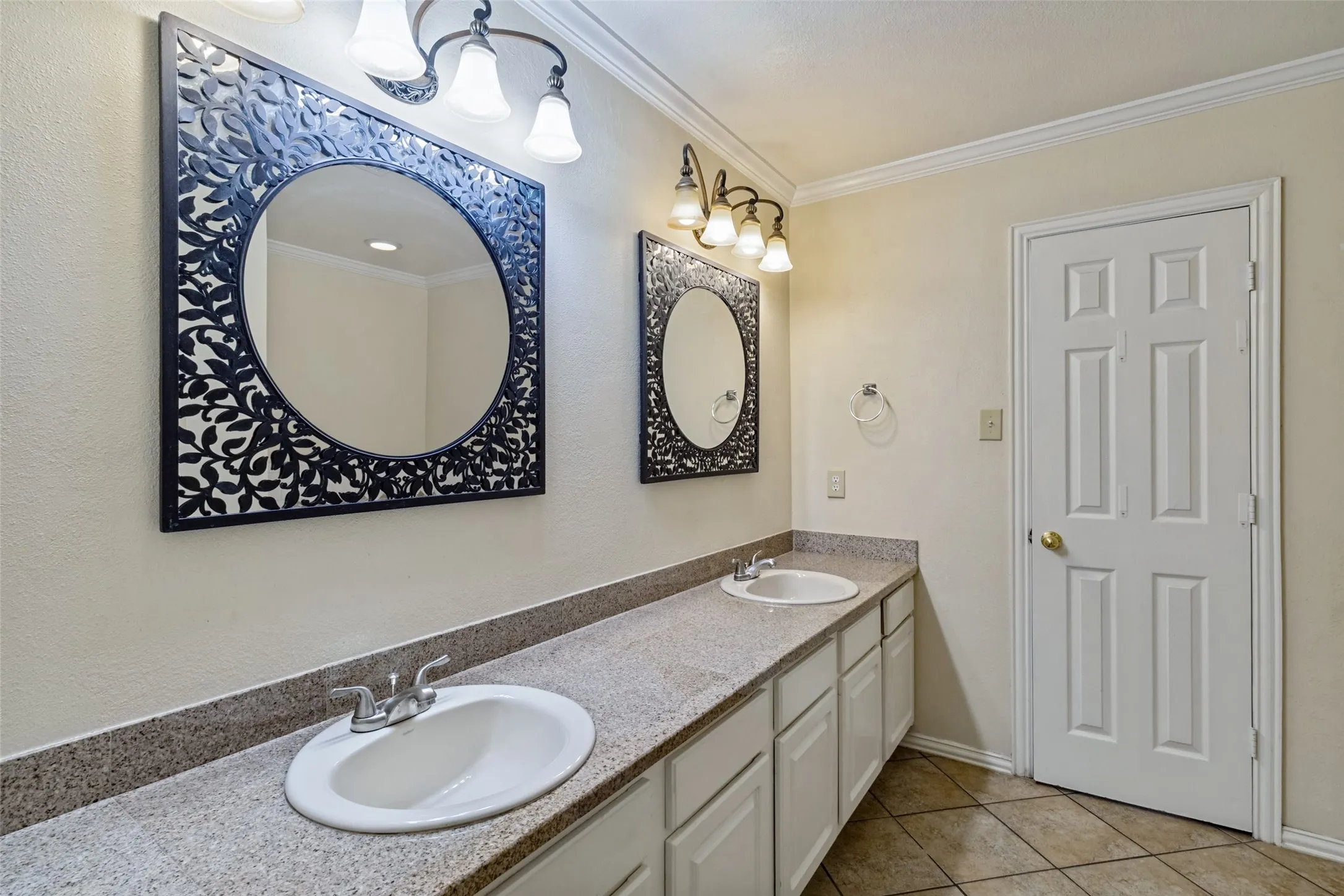 Single Family Residence For Sale in Collin County , 7156 Nicole Place, Dallas, Texas 75252, 3 Bedroom, 3 Bathroom, 2 Garage spaces, 1,809 Sqft, built in 1993, mls#21403776, Real Estate Agent in Dallas, Homes For Sale in Collin county, Homes For Sale in Dallas, Realtor in Dallas Texas, Real Estate Brokerage Independent Realty Texas, Luminita Cordes Realtor