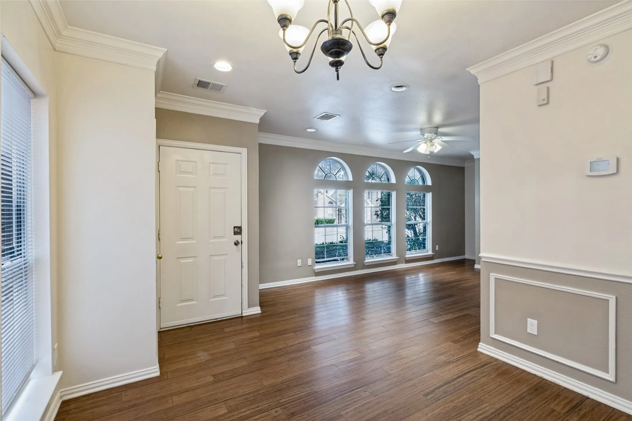 Single Family Residence For Sale in Collin County , 7156 Nicole Place, Dallas, Texas 75252, 3 Bedroom, 3 Bathroom, 2 Garage spaces, 1,809 Sqft, built in 1993, mls#21403776, Real Estate Agent in Dallas, Homes For Sale in Collin county, Homes For Sale in Dallas, Realtor in Dallas Texas, Real Estate Brokerage Independent Realty Texas, Luminita Cordes Realtor
