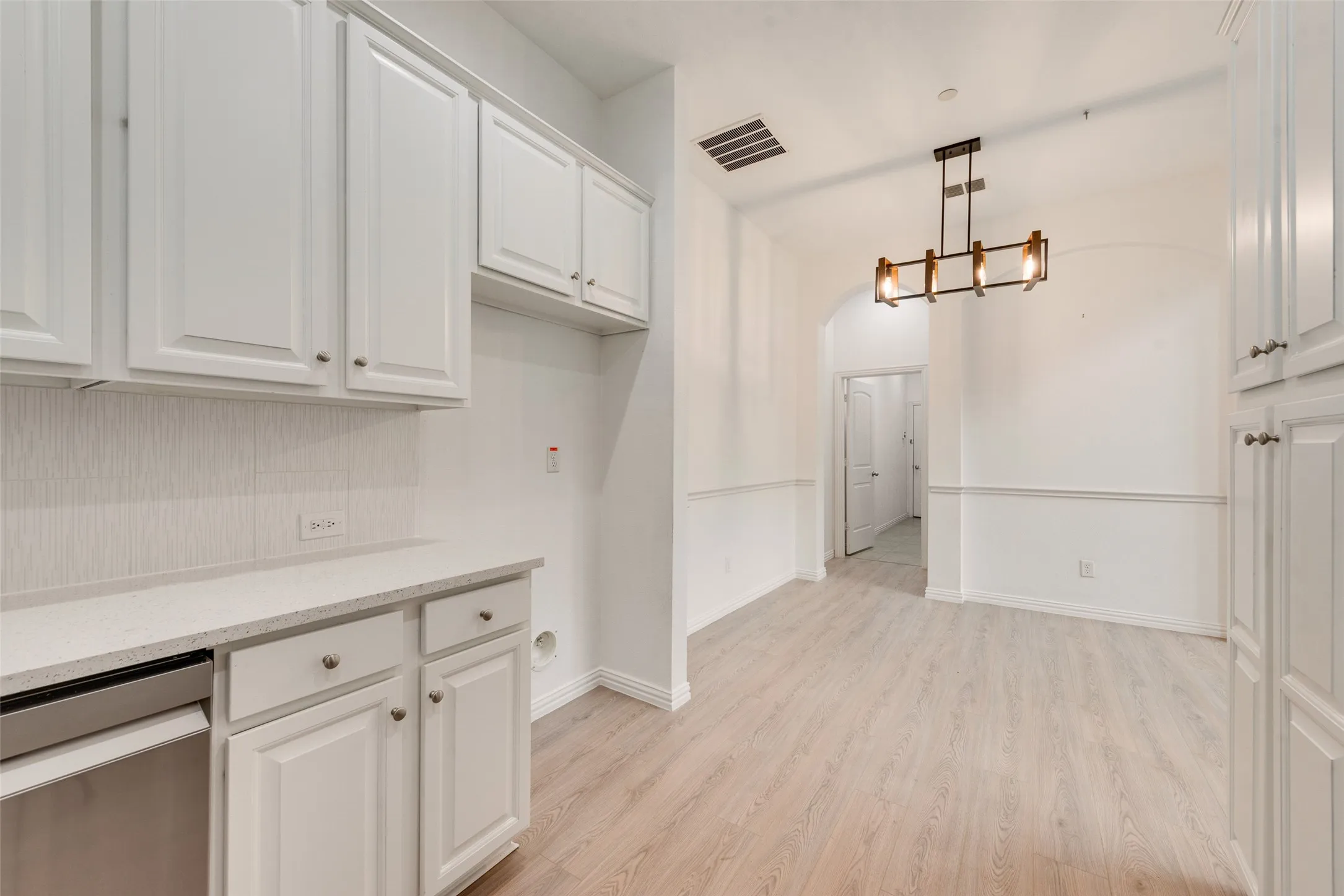 Townhouse For Rent in Denton County , 1613 Black Duck Terrace F, Carrollton, Texas 75010, 3 Bedroom, 3 Bathroom, 2 Garage spaces, 1,947 Sqft, built in 2010, mls#21397329, Real Estate Agent in Carrollton, Homes For Rent in Denton county, Homes For Rent in Carrollton, Realtor in Carrollton Texas, Real Estate Brokerage Independent Realty Texas, Luminita Cordes Realtor