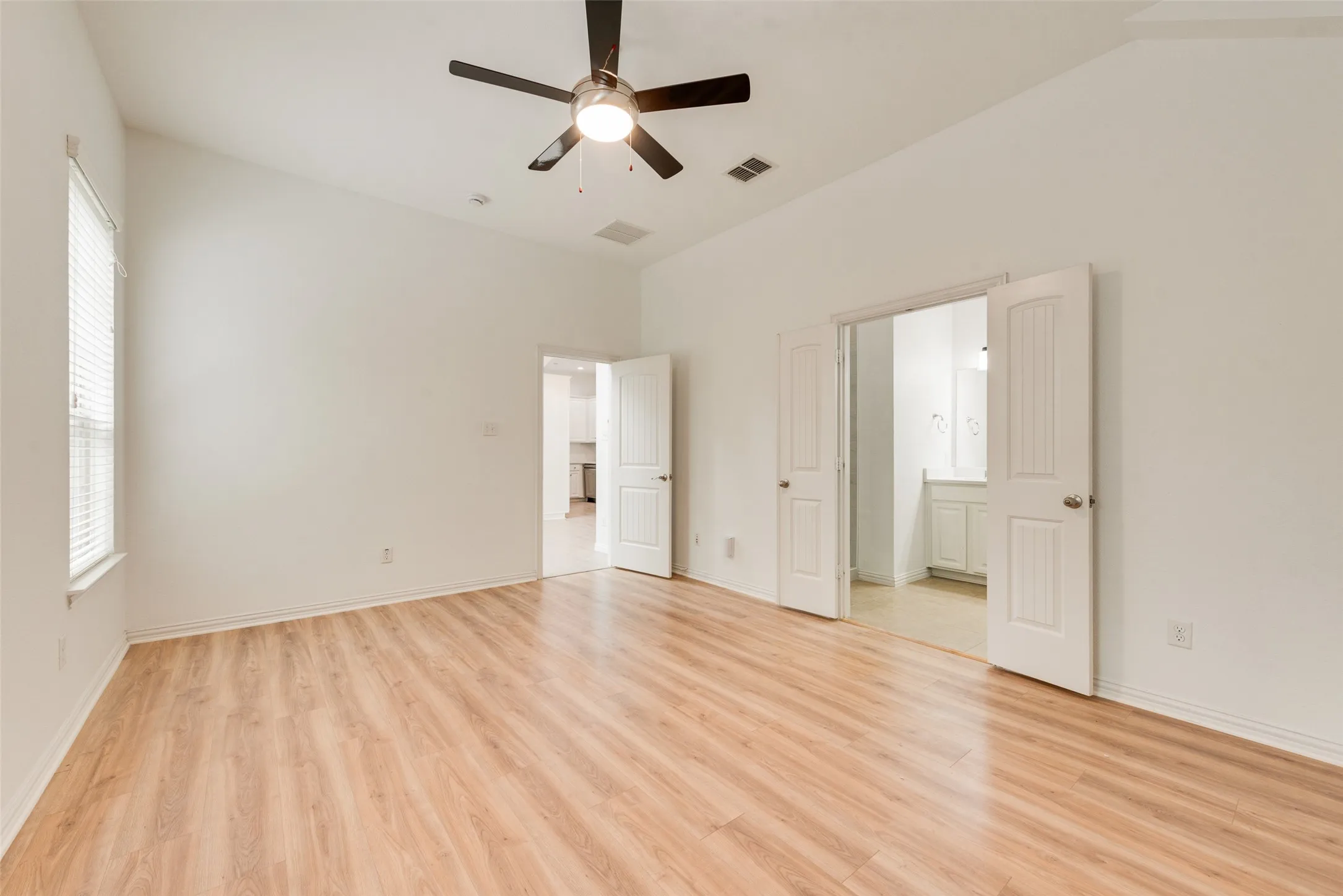 Townhouse For Rent in Denton County , 1613 Black Duck Terrace F, Carrollton, Texas 75010, 3 Bedroom, 3 Bathroom, 2 Garage spaces, 1,947 Sqft, built in 2010, mls#21397329, Real Estate Agent in Carrollton, Homes For Rent in Denton county, Homes For Rent in Carrollton, Realtor in Carrollton Texas, Real Estate Brokerage Independent Realty Texas, Luminita Cordes Realtor