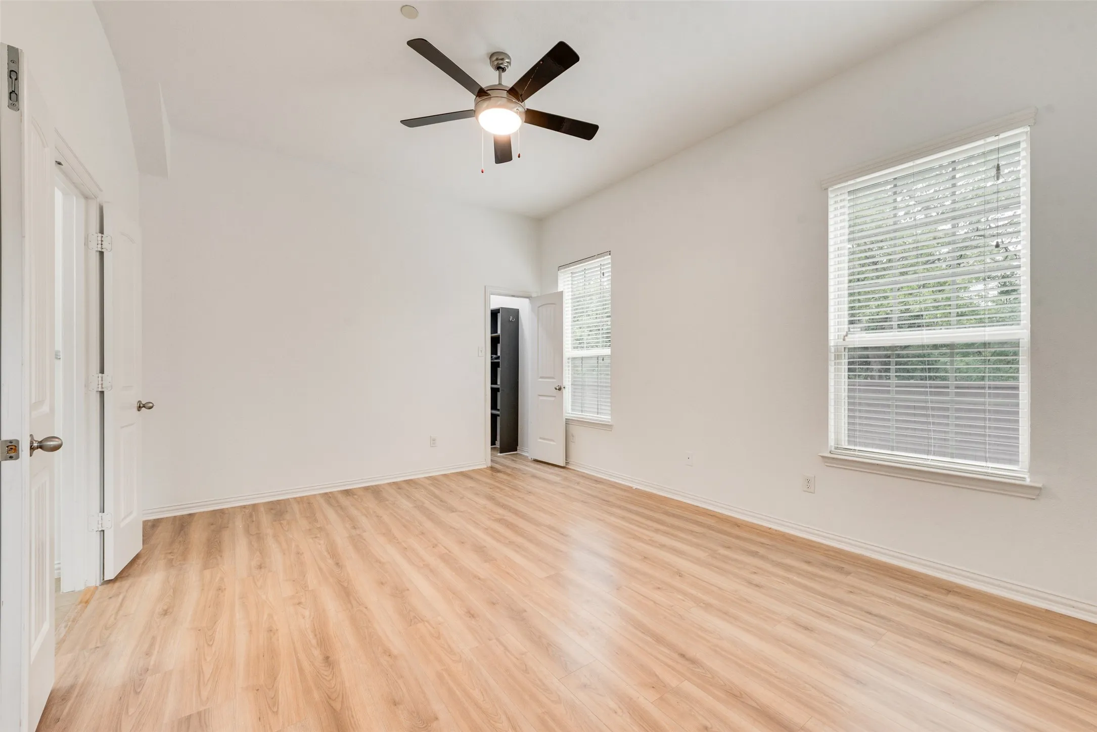 Townhouse For Rent in Denton County , 1613 Black Duck Terrace F, Carrollton, Texas 75010, 3 Bedroom, 3 Bathroom, 2 Garage spaces, 1,947 Sqft, built in 2010, mls#21397329, Real Estate Agent in Carrollton, Homes For Rent in Denton county, Homes For Rent in Carrollton, Realtor in Carrollton Texas, Real Estate Brokerage Independent Realty Texas, Luminita Cordes Realtor