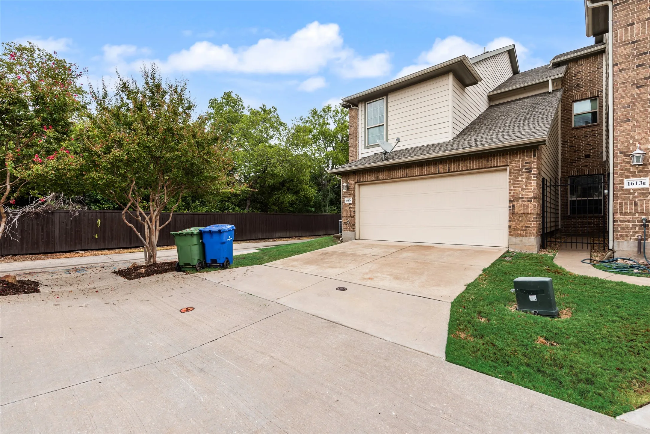 Townhouse For Rent in Denton County , 1613 Black Duck Terrace F, Carrollton, Texas 75010, 3 Bedroom, 3 Bathroom, 2 Garage spaces, 1,947 Sqft, built in 2010, mls#21397329, Real Estate Agent in Carrollton, Homes For Rent in Denton county, Homes For Rent in Carrollton, Realtor in Carrollton Texas, Real Estate Brokerage Independent Realty Texas, Luminita Cordes Realtor