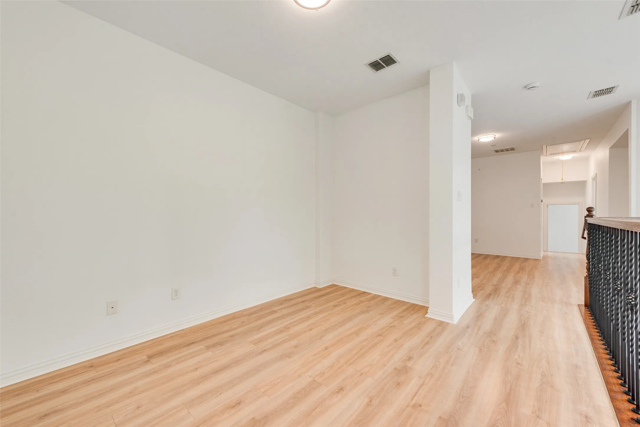 Townhouse For Rent in Denton County , 1613 Black Duck Terrace F, Carrollton, Texas 75010, 3 Bedroom, 3 Bathroom, 2 Garage spaces, 1,947 Sqft, built in 2010, mls#21397329, Real Estate Agent in Carrollton, Homes For Rent in Denton county, Homes For Rent in Carrollton, Realtor in Carrollton Texas, Real Estate Brokerage Independent Realty Texas, Luminita Cordes Realtor