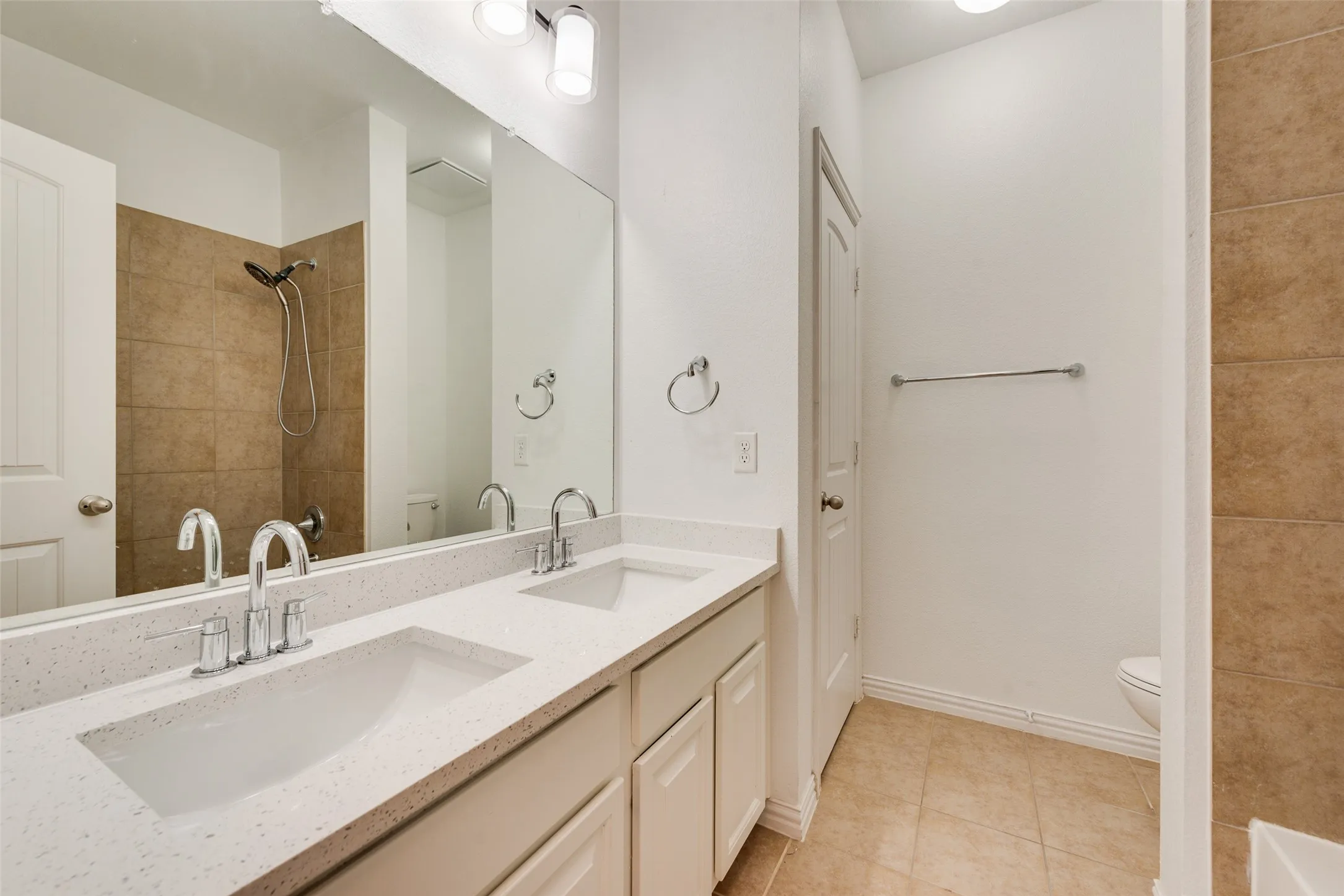 Townhouse For Rent in Denton County , 1613 Black Duck Terrace F, Carrollton, Texas 75010, 3 Bedroom, 3 Bathroom, 2 Garage spaces, 1,947 Sqft, built in 2010, mls#21397329, Real Estate Agent in Carrollton, Homes For Rent in Denton county, Homes For Rent in Carrollton, Realtor in Carrollton Texas, Real Estate Brokerage Independent Realty Texas, Luminita Cordes Realtor