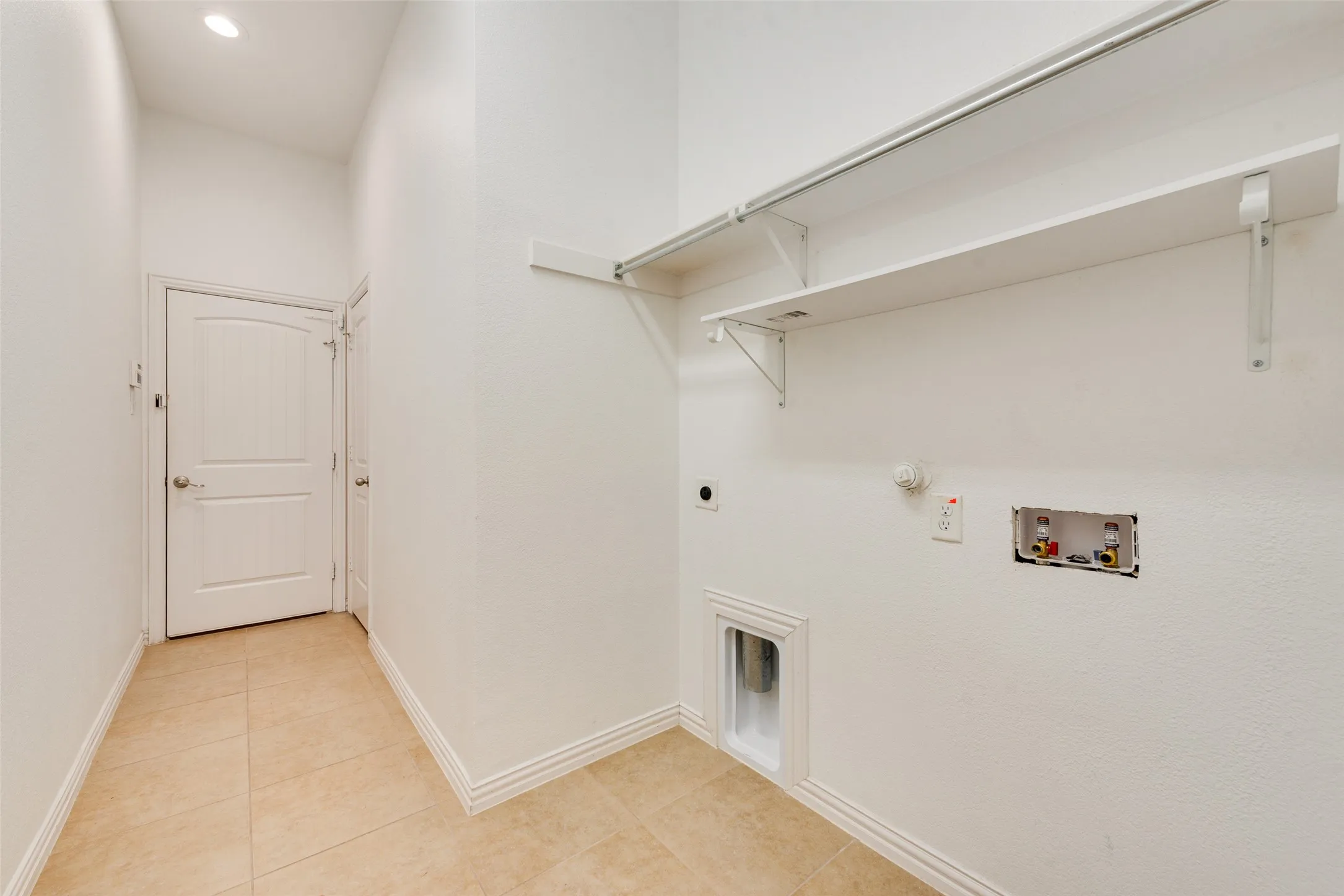 Townhouse For Rent in Denton County , 1613 Black Duck Terrace F, Carrollton, Texas 75010, 3 Bedroom, 3 Bathroom, 2 Garage spaces, 1,947 Sqft, built in 2010, mls#21397329, Real Estate Agent in Carrollton, Homes For Rent in Denton county, Homes For Rent in Carrollton, Realtor in Carrollton Texas, Real Estate Brokerage Independent Realty Texas, Luminita Cordes Realtor