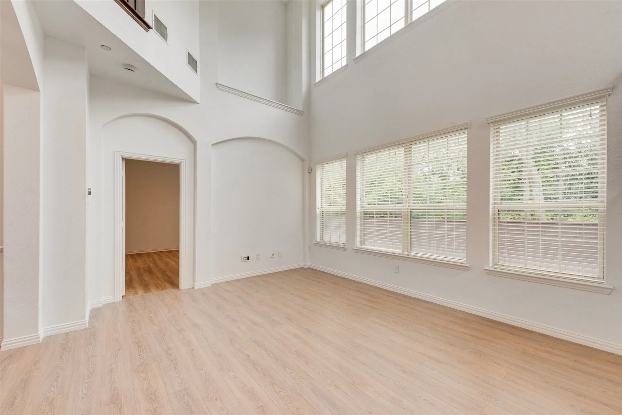 Townhouse For Rent in Denton County , 1613 Black Duck Terrace F, Carrollton, Texas 75010, 3 Bedroom, 3 Bathroom, 2 Garage spaces, 1,947 Sqft, built in 2010, mls#21397329, Real Estate Agent in Carrollton, Homes For Rent in Denton county, Homes For Rent in Carrollton, Realtor in Carrollton Texas, Real Estate Brokerage Independent Realty Texas, Luminita Cordes Realtor