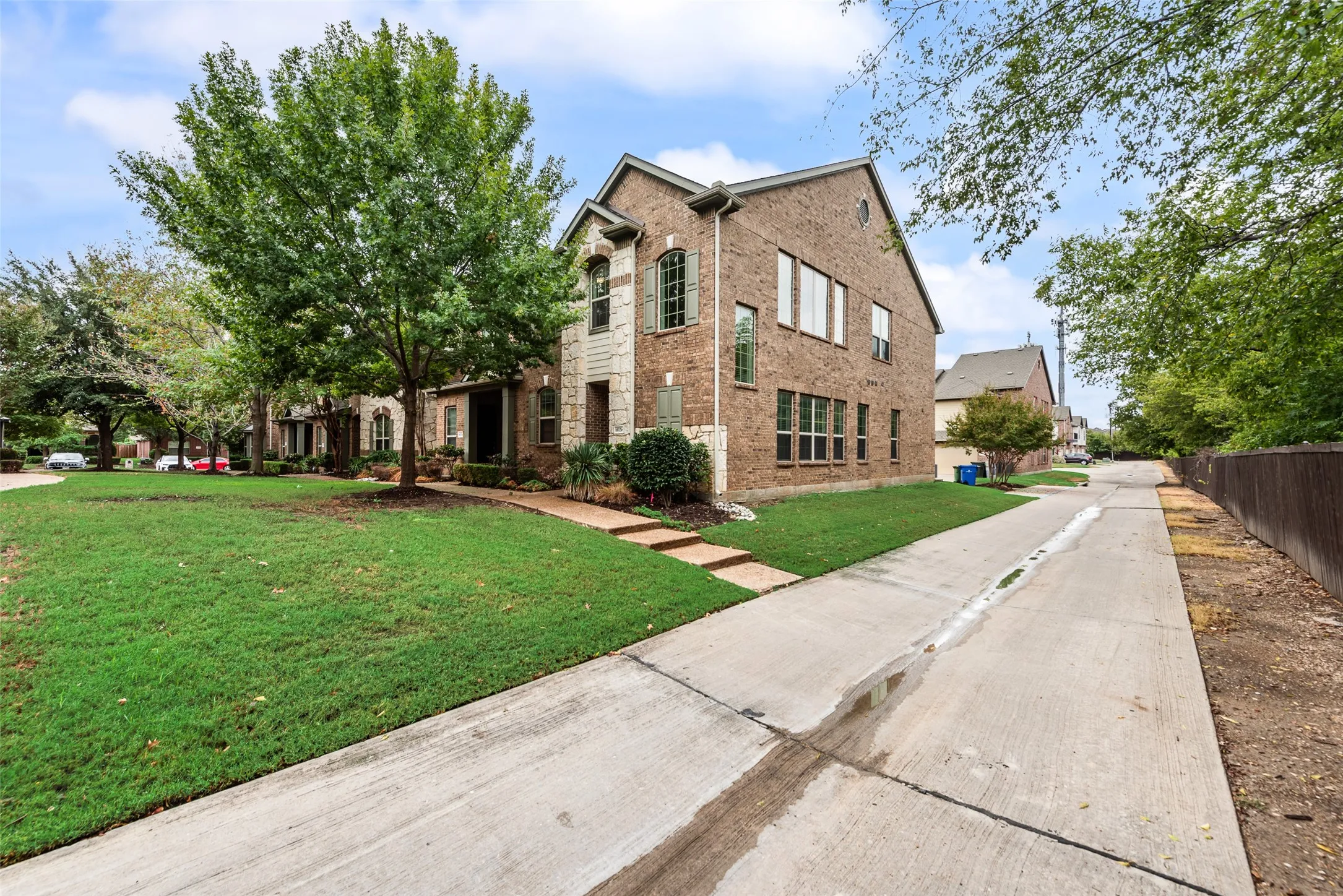 Townhouse For Rent in Denton County , 1613 Black Duck Terrace F, Carrollton, Texas 75010, 3 Bedroom, 3 Bathroom, 2 Garage spaces, 1,947 Sqft, built in 2010, mls#21397329, Real Estate Agent in Carrollton, Homes For Rent in Denton county, Homes For Rent in Carrollton, Realtor in Carrollton Texas, Real Estate Brokerage Independent Realty Texas, Luminita Cordes Realtor