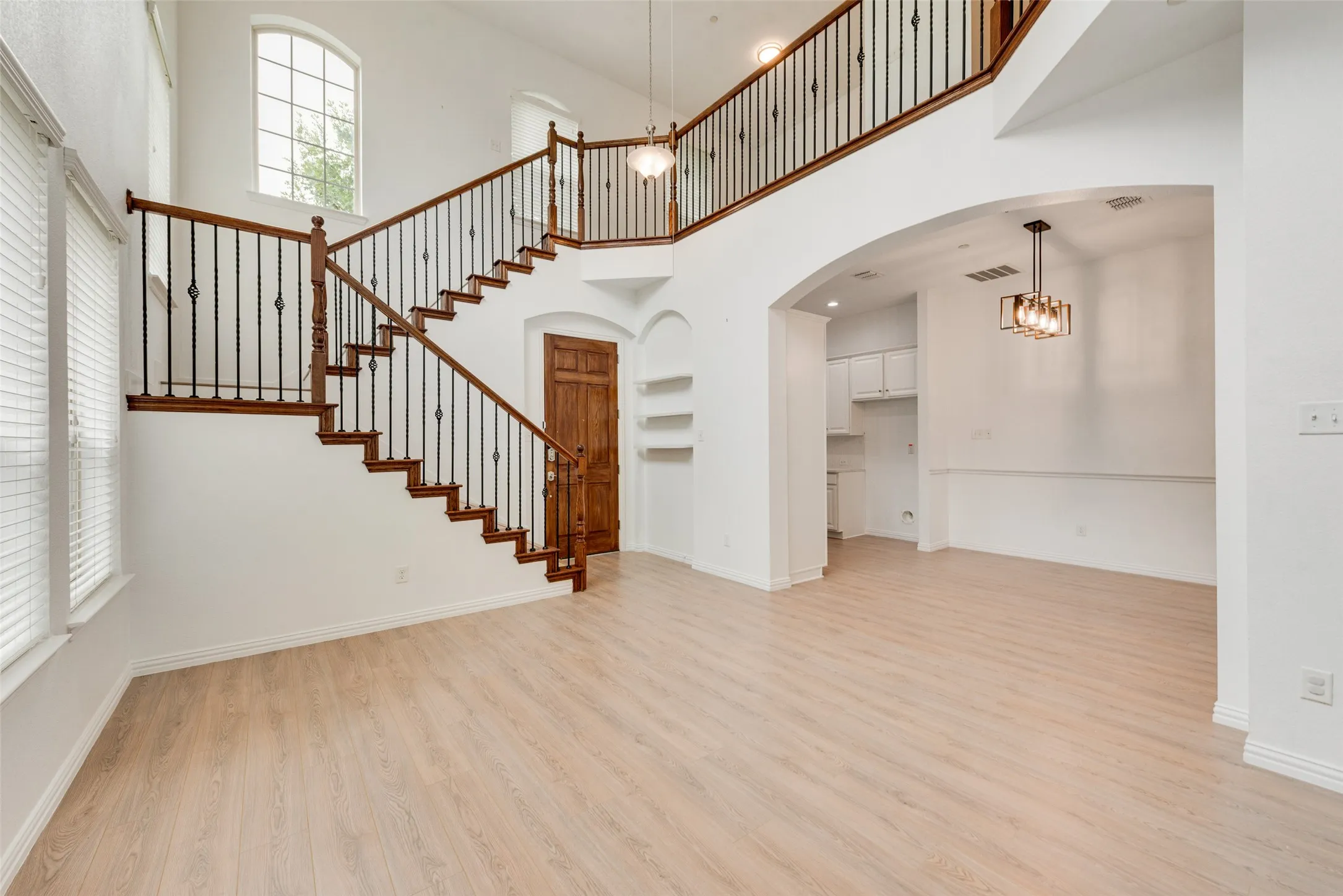 Townhouse For Rent in Denton County , 1613 Black Duck Terrace F, Carrollton, Texas 75010, 3 Bedroom, 3 Bathroom, 2 Garage spaces, 1,947 Sqft, built in 2010, mls#21397329, Real Estate Agent in Carrollton, Homes For Rent in Denton county, Homes For Rent in Carrollton, Realtor in Carrollton Texas, Real Estate Brokerage Independent Realty Texas, Luminita Cordes Realtor