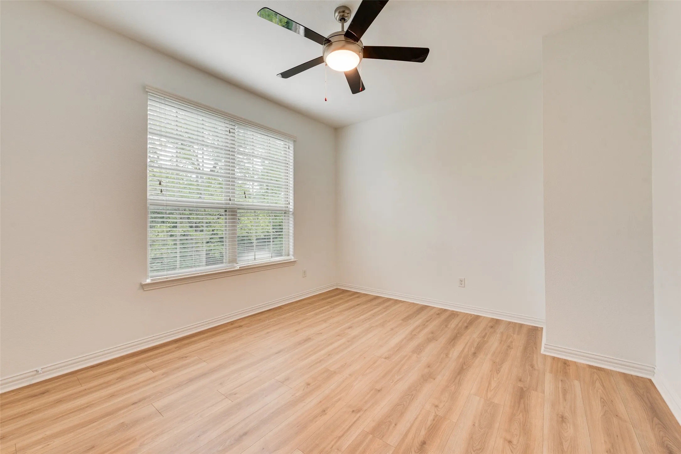 Townhouse For Rent in Denton County , 1613 Black Duck Terrace F, Carrollton, Texas 75010, 3 Bedroom, 3 Bathroom, 2 Garage spaces, 1,947 Sqft, built in 2010, mls#21397329, Real Estate Agent in Carrollton, Homes For Rent in Denton county, Homes For Rent in Carrollton, Realtor in Carrollton Texas, Real Estate Brokerage Independent Realty Texas, Luminita Cordes Realtor