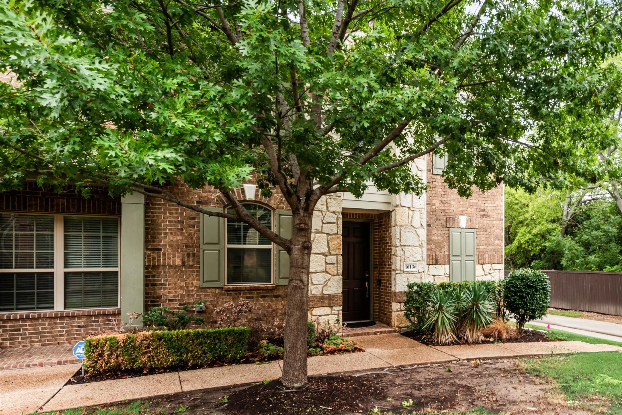 Townhouse For Rent in Denton County , 1613 Black Duck Terrace F, Carrollton, Texas 75010, 3 Bedroom, 3 Bathroom, 2 Garage spaces, 1,947 Sqft, built in 2010, mls#21397329, Real Estate Agent in Carrollton, Homes For Rent in Denton county, Homes For Rent in Carrollton, Realtor in Carrollton Texas, Real Estate Brokerage Independent Realty Texas, Luminita Cordes Realtor