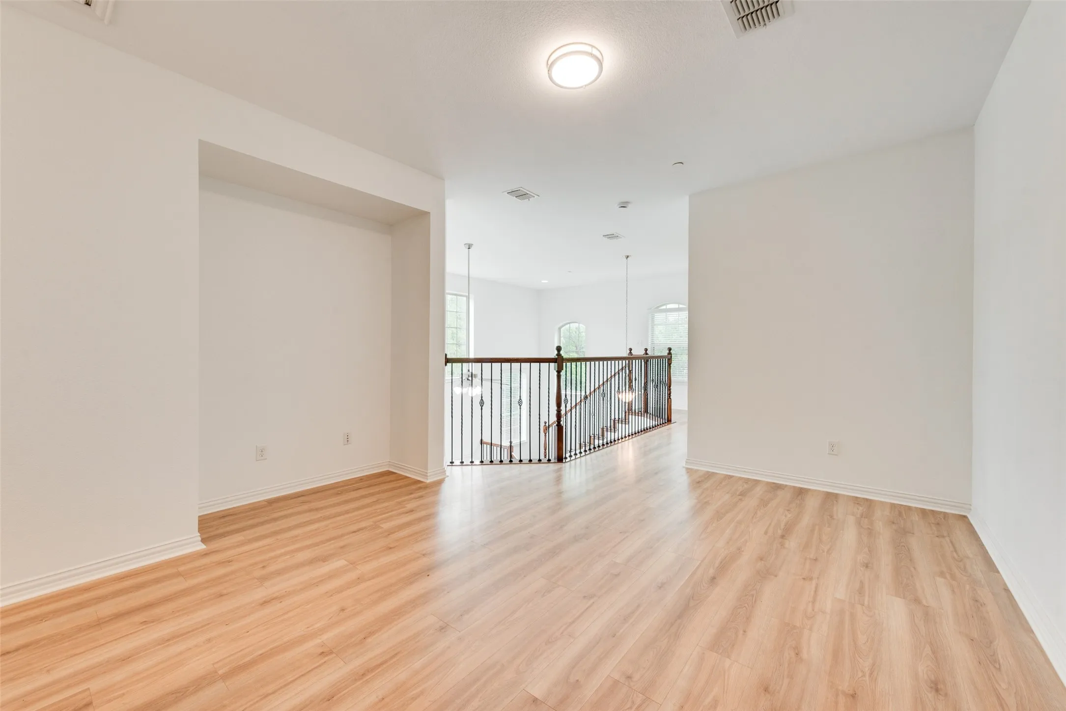 Townhouse For Rent in Denton County , 1613 Black Duck Terrace F, Carrollton, Texas 75010, 3 Bedroom, 3 Bathroom, 2 Garage spaces, 1,947 Sqft, built in 2010, mls#21397329, Real Estate Agent in Carrollton, Homes For Rent in Denton county, Homes For Rent in Carrollton, Realtor in Carrollton Texas, Real Estate Brokerage Independent Realty Texas, Luminita Cordes Realtor