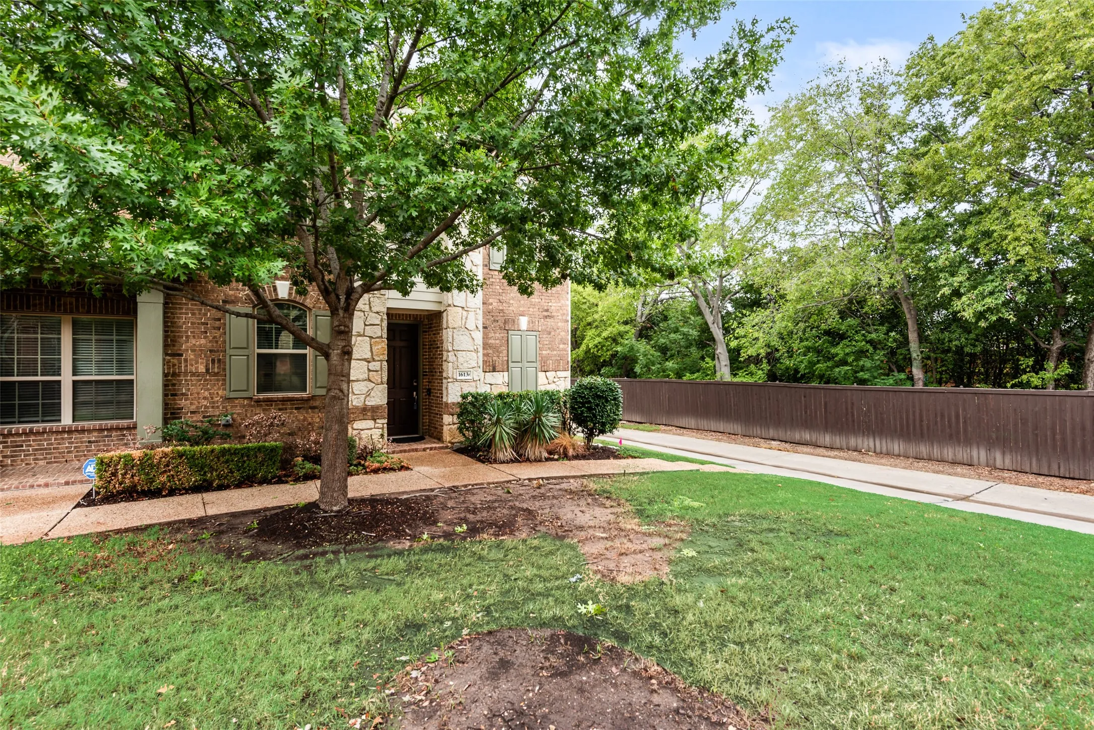 Townhouse For Rent in Denton County , 1613 Black Duck Terrace F, Carrollton, Texas 75010, 3 Bedroom, 3 Bathroom, 2 Garage spaces, 1,947 Sqft, built in 2010, mls#21397329, Real Estate Agent in Carrollton, Homes For Rent in Denton county, Homes For Rent in Carrollton, Realtor in Carrollton Texas, Real Estate Brokerage Independent Realty Texas, Luminita Cordes Realtor