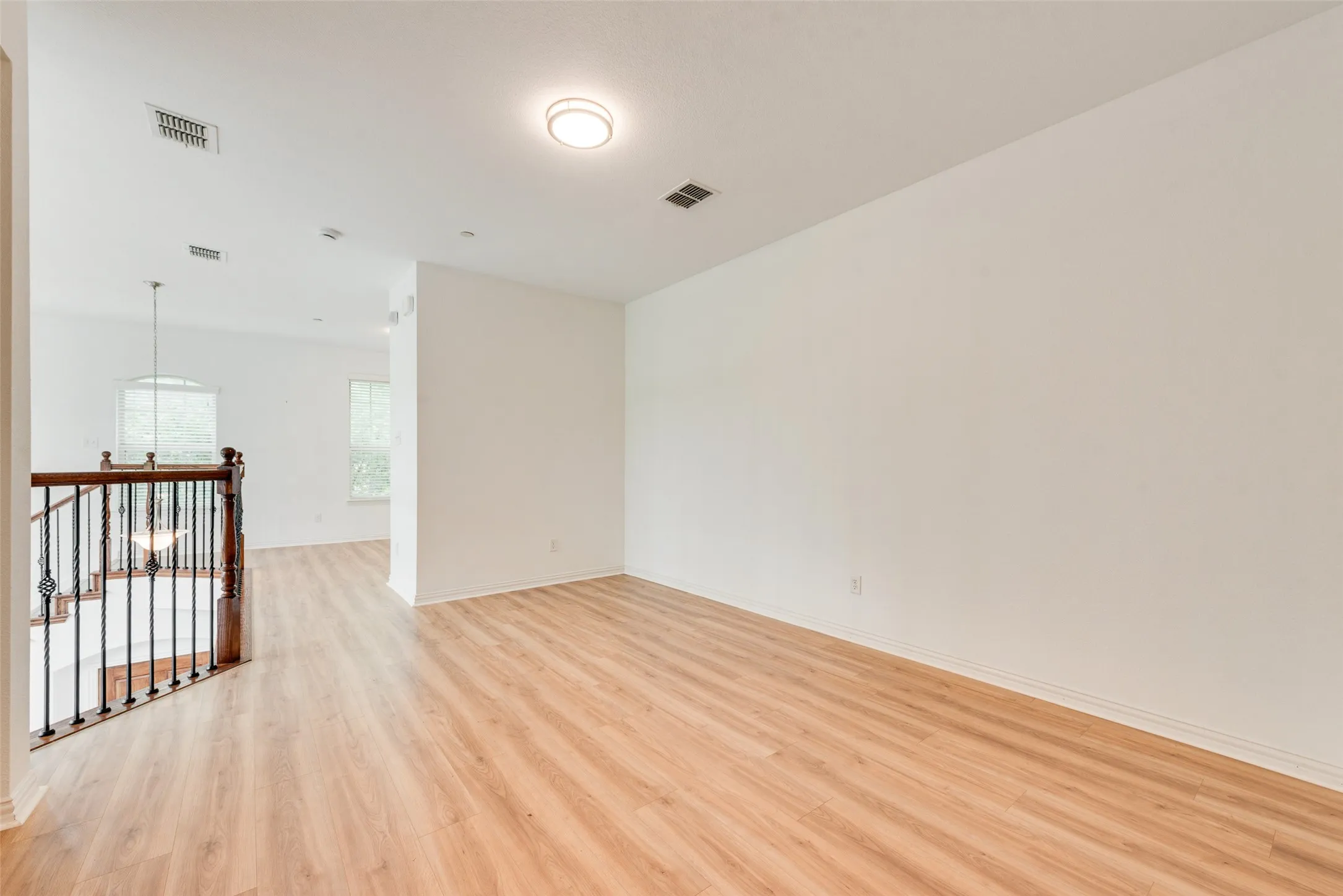 Townhouse For Rent in Denton County , 1613 Black Duck Terrace F, Carrollton, Texas 75010, 3 Bedroom, 3 Bathroom, 2 Garage spaces, 1,947 Sqft, built in 2010, mls#21397329, Real Estate Agent in Carrollton, Homes For Rent in Denton county, Homes For Rent in Carrollton, Realtor in Carrollton Texas, Real Estate Brokerage Independent Realty Texas, Luminita Cordes Realtor