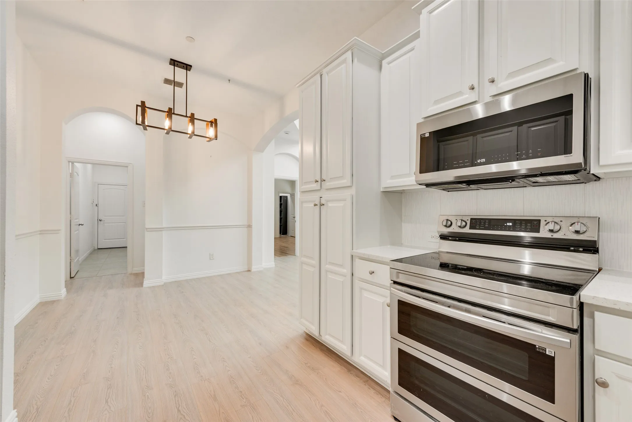 Townhouse For Rent in Denton County , 1613 Black Duck Terrace F, Carrollton, Texas 75010, 3 Bedroom, 3 Bathroom, 2 Garage spaces, 1,947 Sqft, built in 2010, mls#21397329, Real Estate Agent in Carrollton, Homes For Rent in Denton county, Homes For Rent in Carrollton, Realtor in Carrollton Texas, Real Estate Brokerage Independent Realty Texas, Luminita Cordes Realtor
