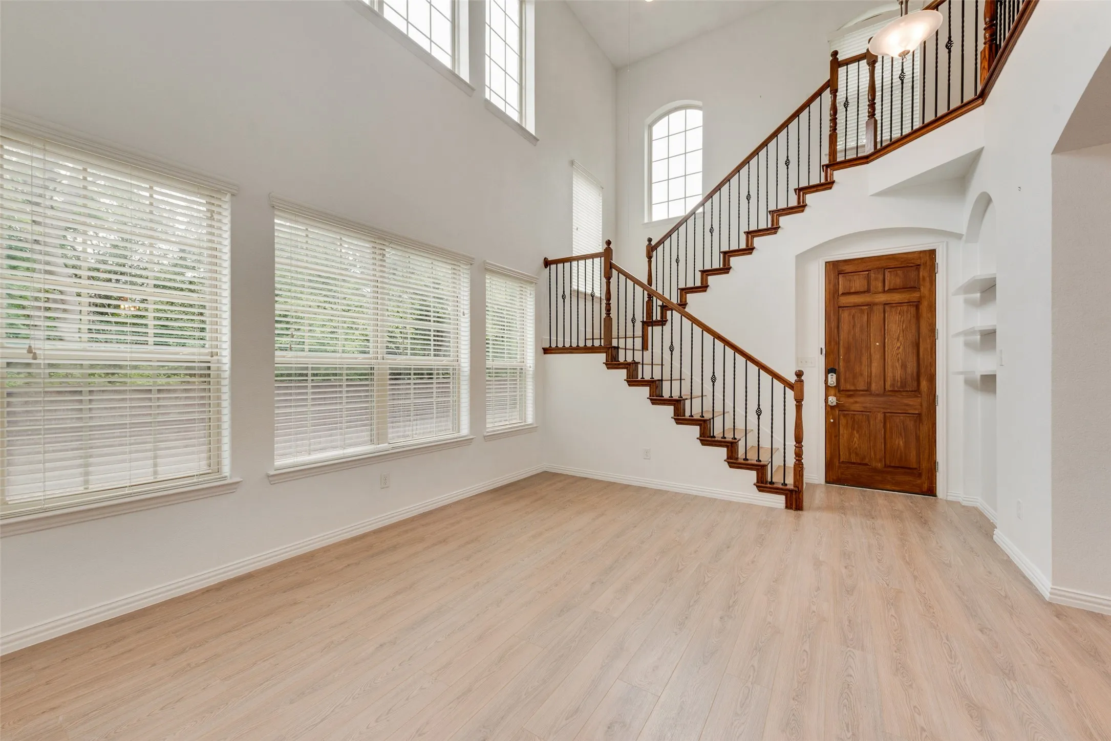 Townhouse For Rent in Denton County , 1613 Black Duck Terrace F, Carrollton, Texas 75010, 3 Bedroom, 3 Bathroom, 2 Garage spaces, 1,947 Sqft, built in 2010, mls#21397329, Real Estate Agent in Carrollton, Homes For Rent in Denton county, Homes For Rent in Carrollton, Realtor in Carrollton Texas, Real Estate Brokerage Independent Realty Texas, Luminita Cordes Realtor