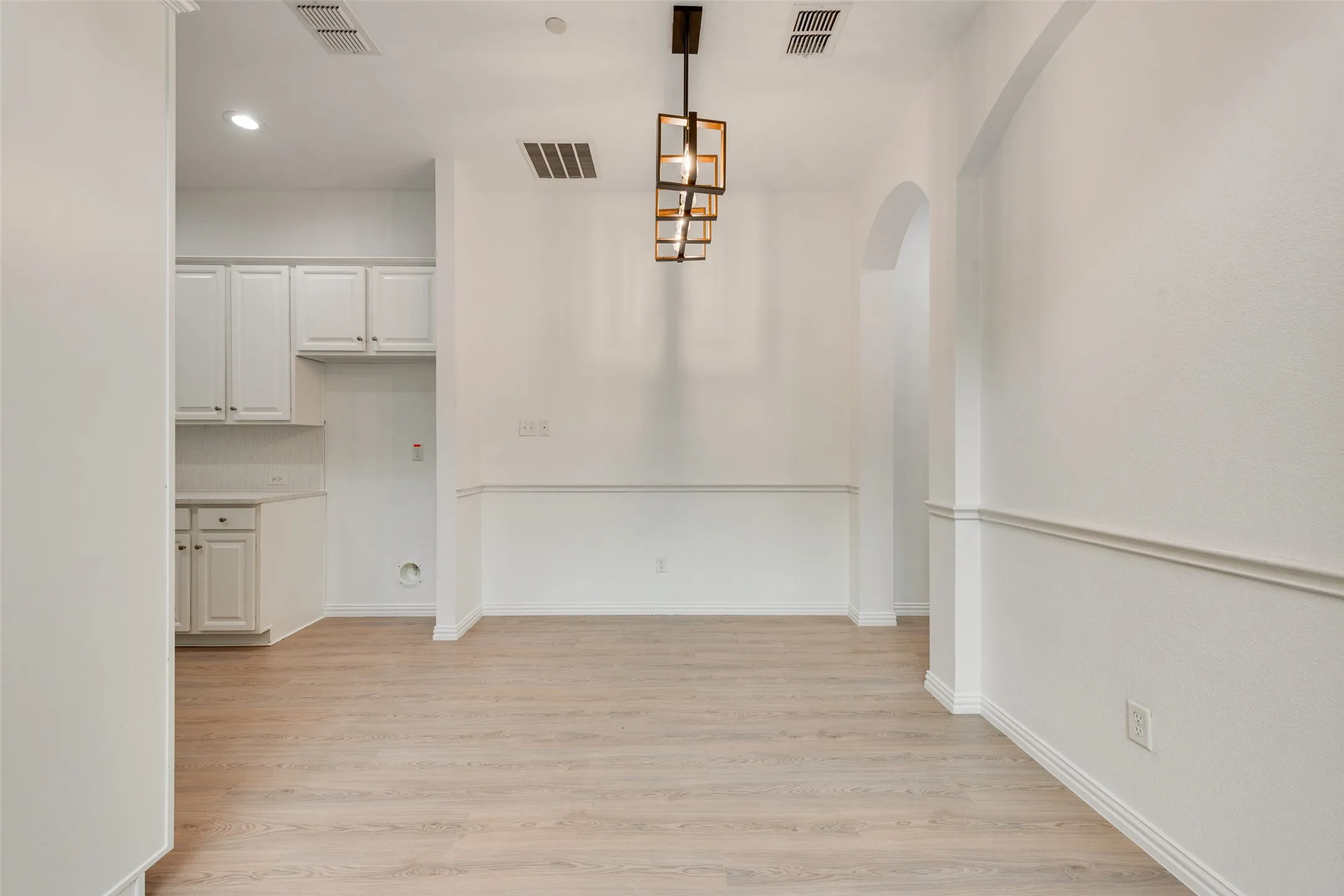 Townhouse For Rent in Denton County , 1613 Black Duck Terrace F, Carrollton, Texas 75010, 3 Bedroom, 3 Bathroom, 2 Garage spaces, 1,947 Sqft, built in 2010, mls#21397329, Real Estate Agent in Carrollton, Homes For Rent in Denton county, Homes For Rent in Carrollton, Realtor in Carrollton Texas, Real Estate Brokerage Independent Realty Texas, Luminita Cordes Realtor