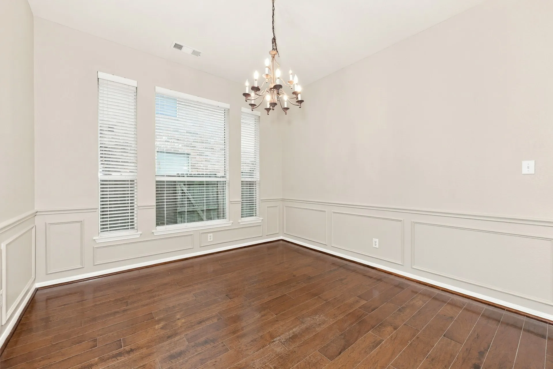Single Family Residence For Sale in Tarrant County , 4203 Wildbriar Lane, Mansfield, Texas 76063, 4 Bedroom, 4 Bathroom, 2 Garage spaces, 3,591 Sqft, built in 2002, mls#21402443, Real Estate Agent in Mansfield, Homes For Sale in Tarrant county, Homes For Sale in Mansfield, Realtor in Mansfield Texas, Real Estate Brokerage Independent Realty Texas, Luminita Cordes Realtor
