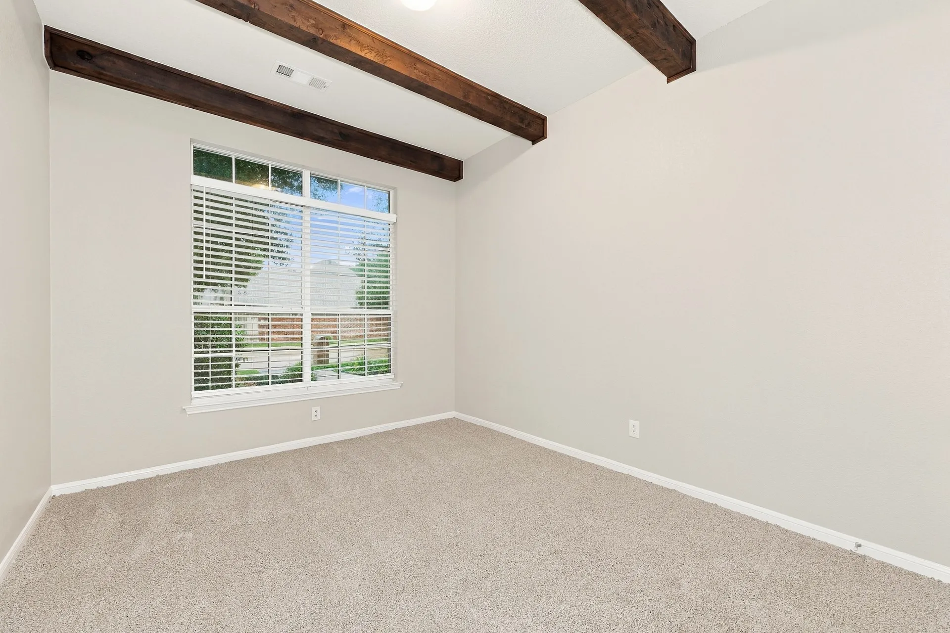 Single Family Residence For Sale in Tarrant County , 4203 Wildbriar Lane, Mansfield, Texas 76063, 4 Bedroom, 4 Bathroom, 2 Garage spaces, 3,591 Sqft, built in 2002, mls#21402443, Real Estate Agent in Mansfield, Homes For Sale in Tarrant county, Homes For Sale in Mansfield, Realtor in Mansfield Texas, Real Estate Brokerage Independent Realty Texas, Luminita Cordes Realtor