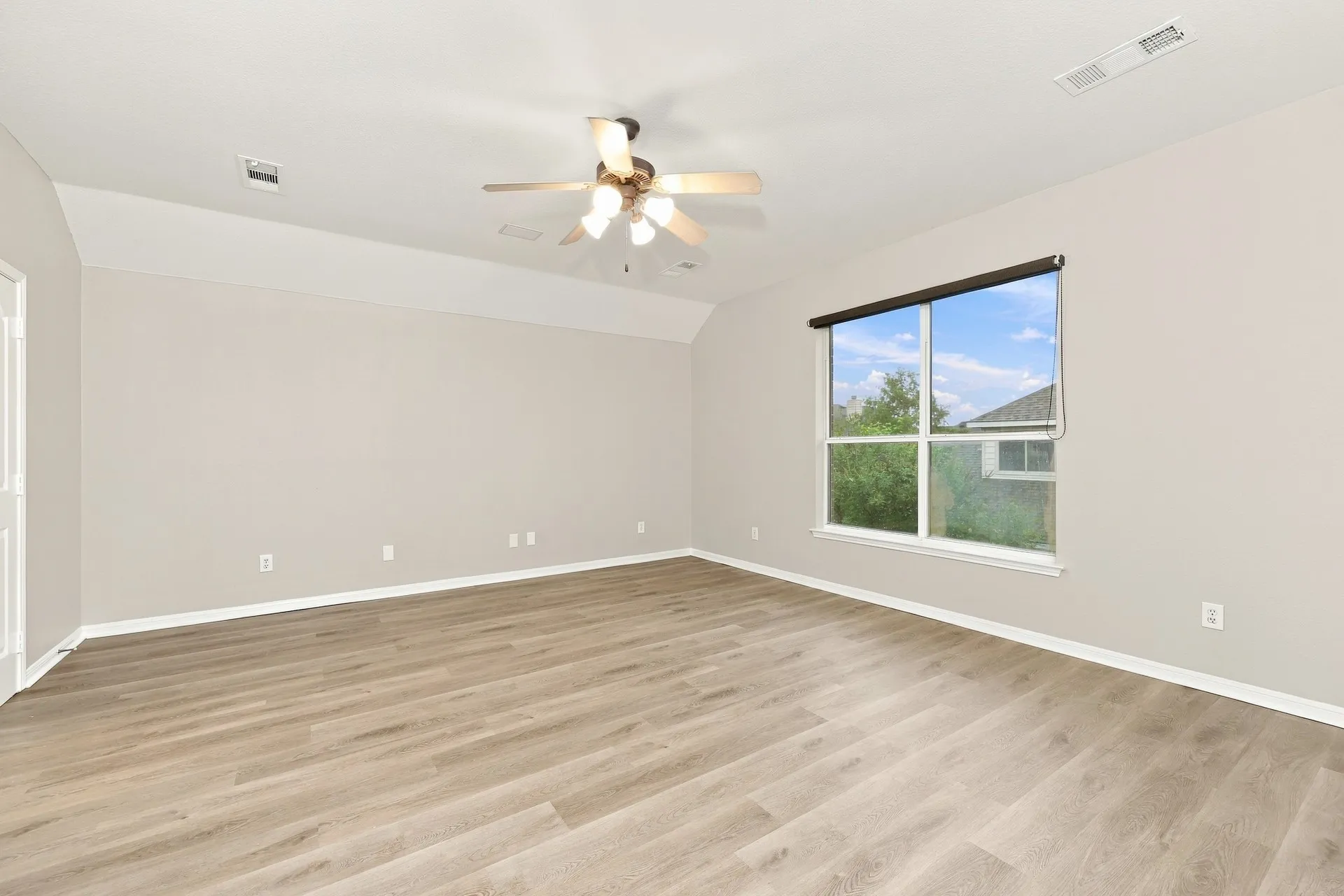 Single Family Residence For Sale in Tarrant County , 4203 Wildbriar Lane, Mansfield, Texas 76063, 4 Bedroom, 4 Bathroom, 2 Garage spaces, 3,591 Sqft, built in 2002, mls#21402443, Real Estate Agent in Mansfield, Homes For Sale in Tarrant county, Homes For Sale in Mansfield, Realtor in Mansfield Texas, Real Estate Brokerage Independent Realty Texas, Luminita Cordes Realtor