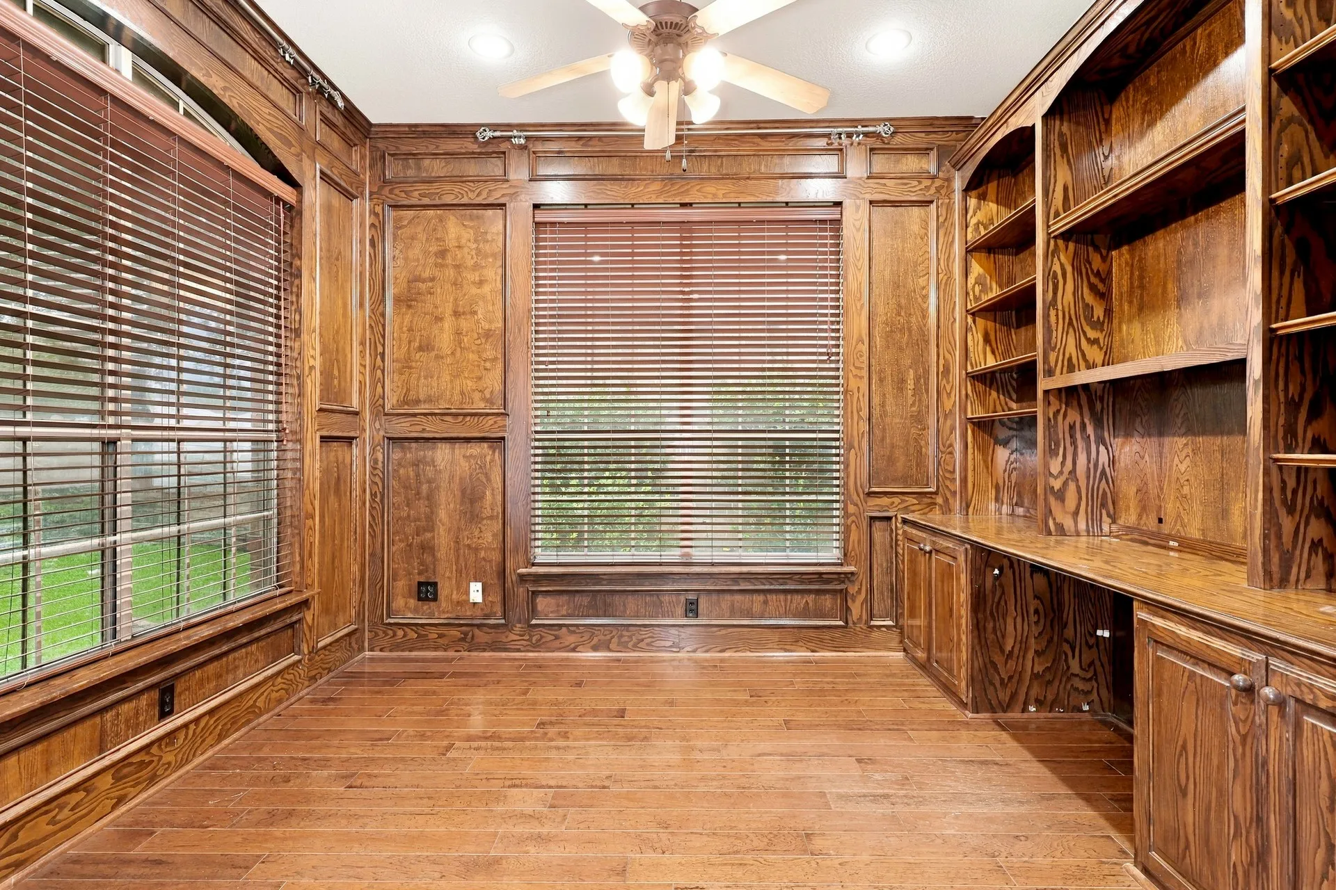 Single Family Residence For Sale in Tarrant County , 4203 Wildbriar Lane, Mansfield, Texas 76063, 4 Bedroom, 4 Bathroom, 2 Garage spaces, 3,591 Sqft, built in 2002, mls#21402443, Real Estate Agent in Mansfield, Homes For Sale in Tarrant county, Homes For Sale in Mansfield, Realtor in Mansfield Texas, Real Estate Brokerage Independent Realty Texas, Luminita Cordes Realtor