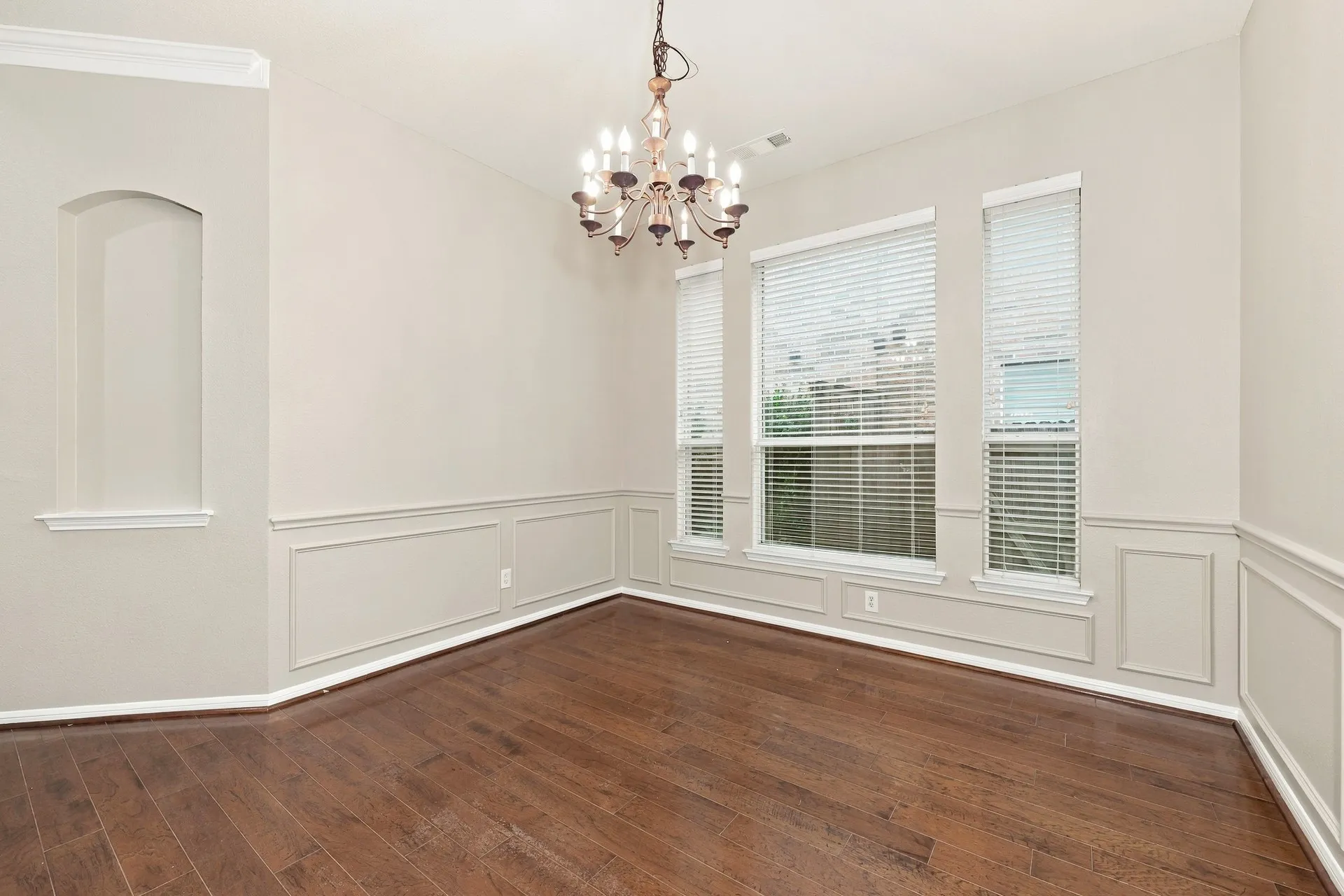 Single Family Residence For Sale in Tarrant County , 4203 Wildbriar Lane, Mansfield, Texas 76063, 4 Bedroom, 4 Bathroom, 2 Garage spaces, 3,591 Sqft, built in 2002, mls#21402443, Real Estate Agent in Mansfield, Homes For Sale in Tarrant county, Homes For Sale in Mansfield, Realtor in Mansfield Texas, Real Estate Brokerage Independent Realty Texas, Luminita Cordes Realtor