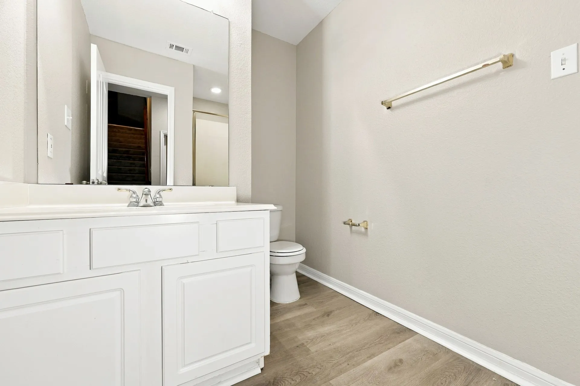 Single Family Residence For Sale in Tarrant County , 4203 Wildbriar Lane, Mansfield, Texas 76063, 4 Bedroom, 4 Bathroom, 2 Garage spaces, 3,591 Sqft, built in 2002, mls#21402443, Real Estate Agent in Mansfield, Homes For Sale in Tarrant county, Homes For Sale in Mansfield, Realtor in Mansfield Texas, Real Estate Brokerage Independent Realty Texas, Luminita Cordes Realtor