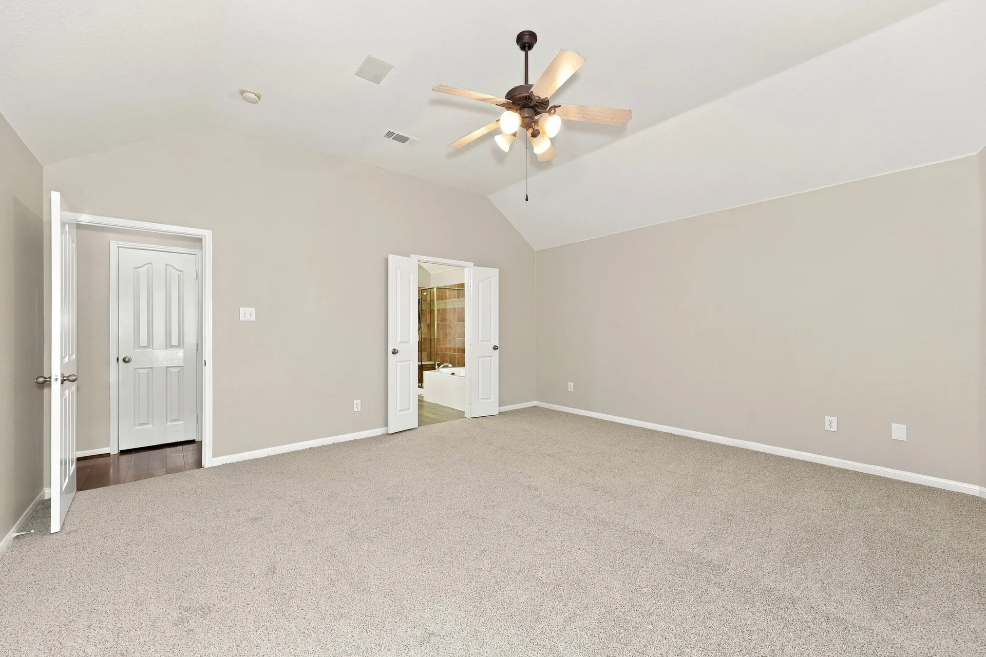 Single Family Residence For Sale in Tarrant County , 4203 Wildbriar Lane, Mansfield, Texas 76063, 4 Bedroom, 4 Bathroom, 2 Garage spaces, 3,591 Sqft, built in 2002, mls#21402443, Real Estate Agent in Mansfield, Homes For Sale in Tarrant county, Homes For Sale in Mansfield, Realtor in Mansfield Texas, Real Estate Brokerage Independent Realty Texas, Luminita Cordes Realtor