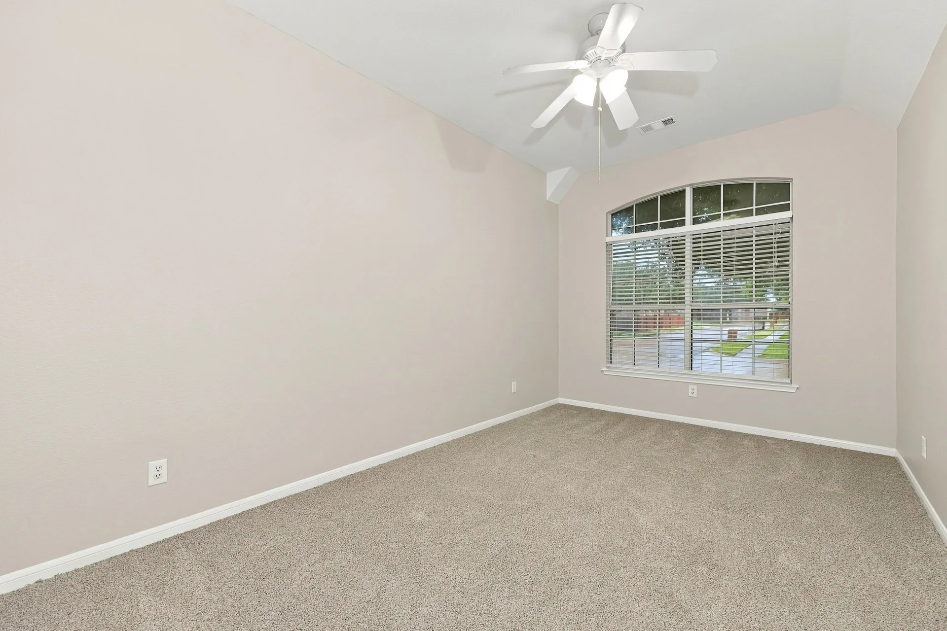 Single Family Residence For Sale in Tarrant County , 4203 Wildbriar Lane, Mansfield, Texas 76063, 4 Bedroom, 4 Bathroom, 2 Garage spaces, 3,591 Sqft, built in 2002, mls#21402443, Real Estate Agent in Mansfield, Homes For Sale in Tarrant county, Homes For Sale in Mansfield, Realtor in Mansfield Texas, Real Estate Brokerage Independent Realty Texas, Luminita Cordes Realtor